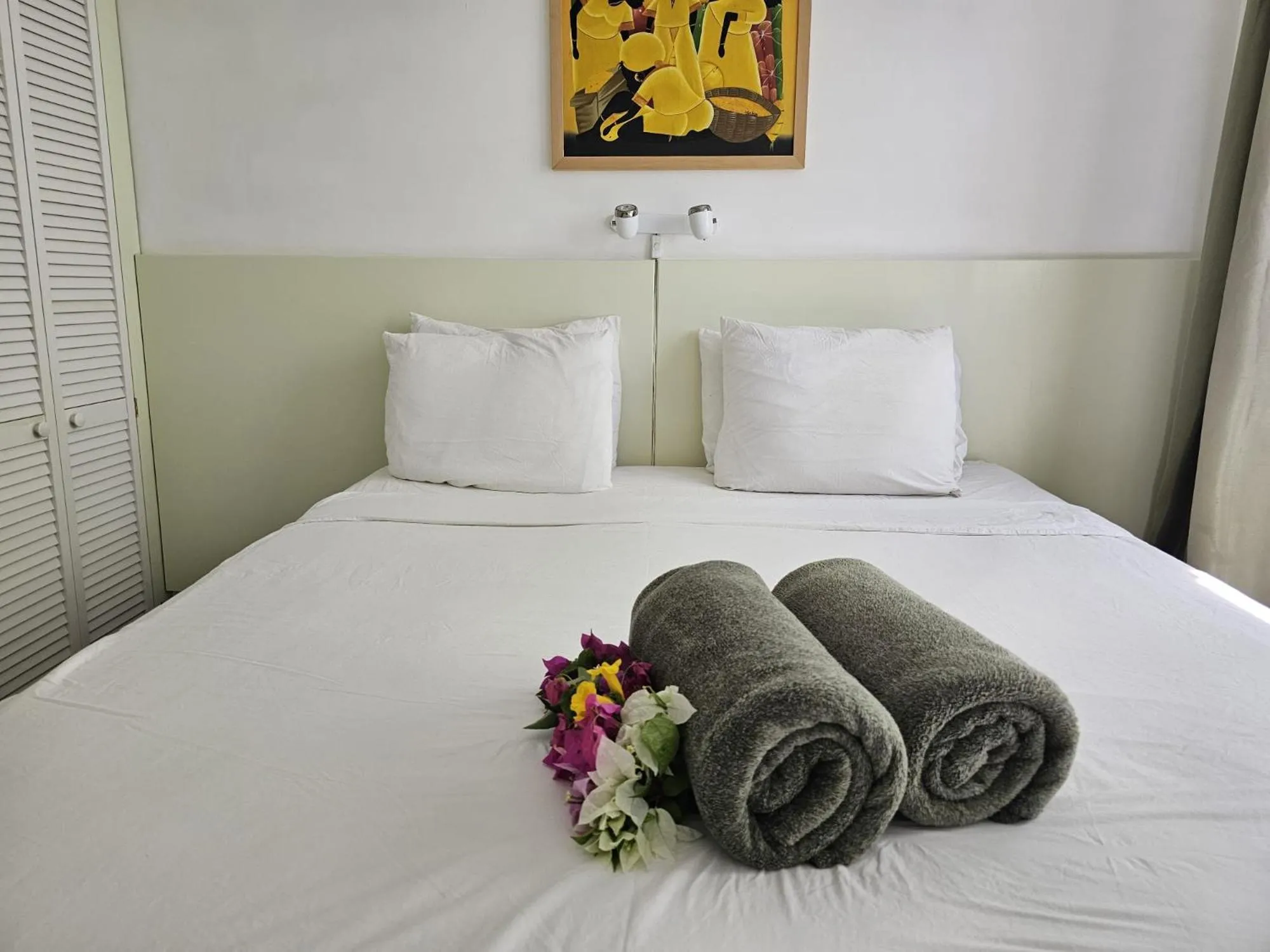 Bedroom, Bed in Heliemar