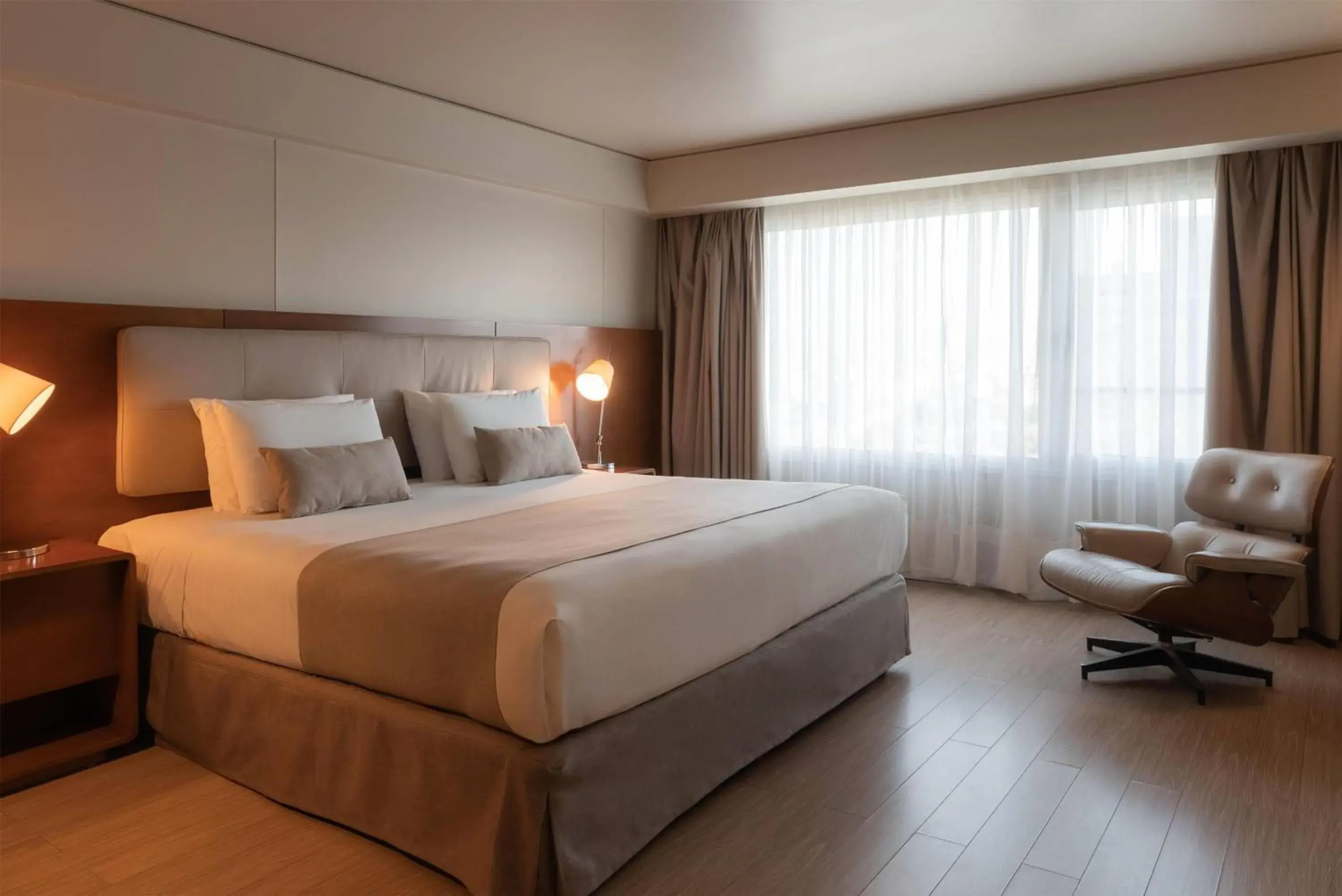 King Suite - single occupancy in Dazzler by Wyndham Montevideo King Suite - single occupancy in Dazzler by Wyndham Montevideo