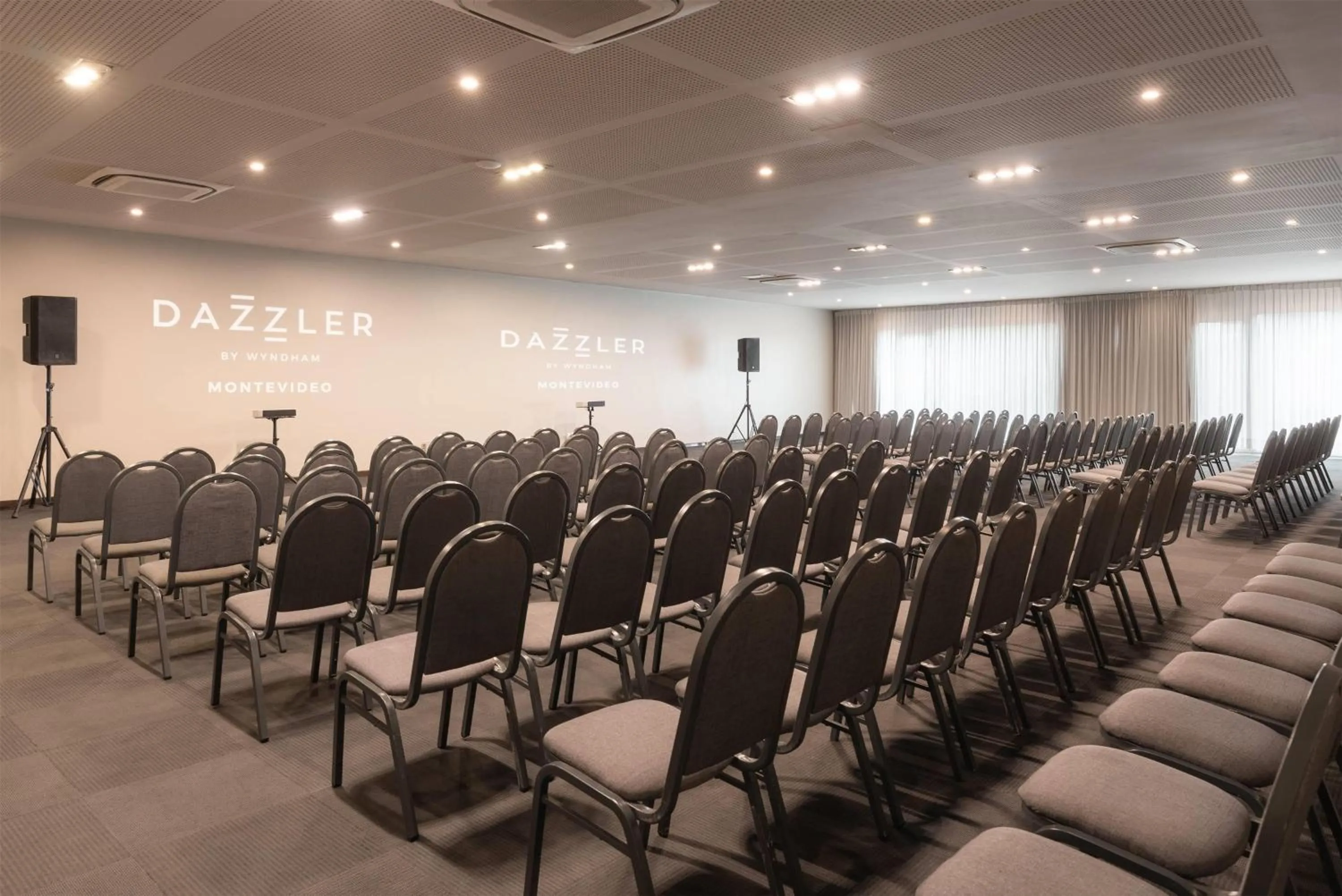 Meeting/conference room in Dazzler by Wyndham Montevideo