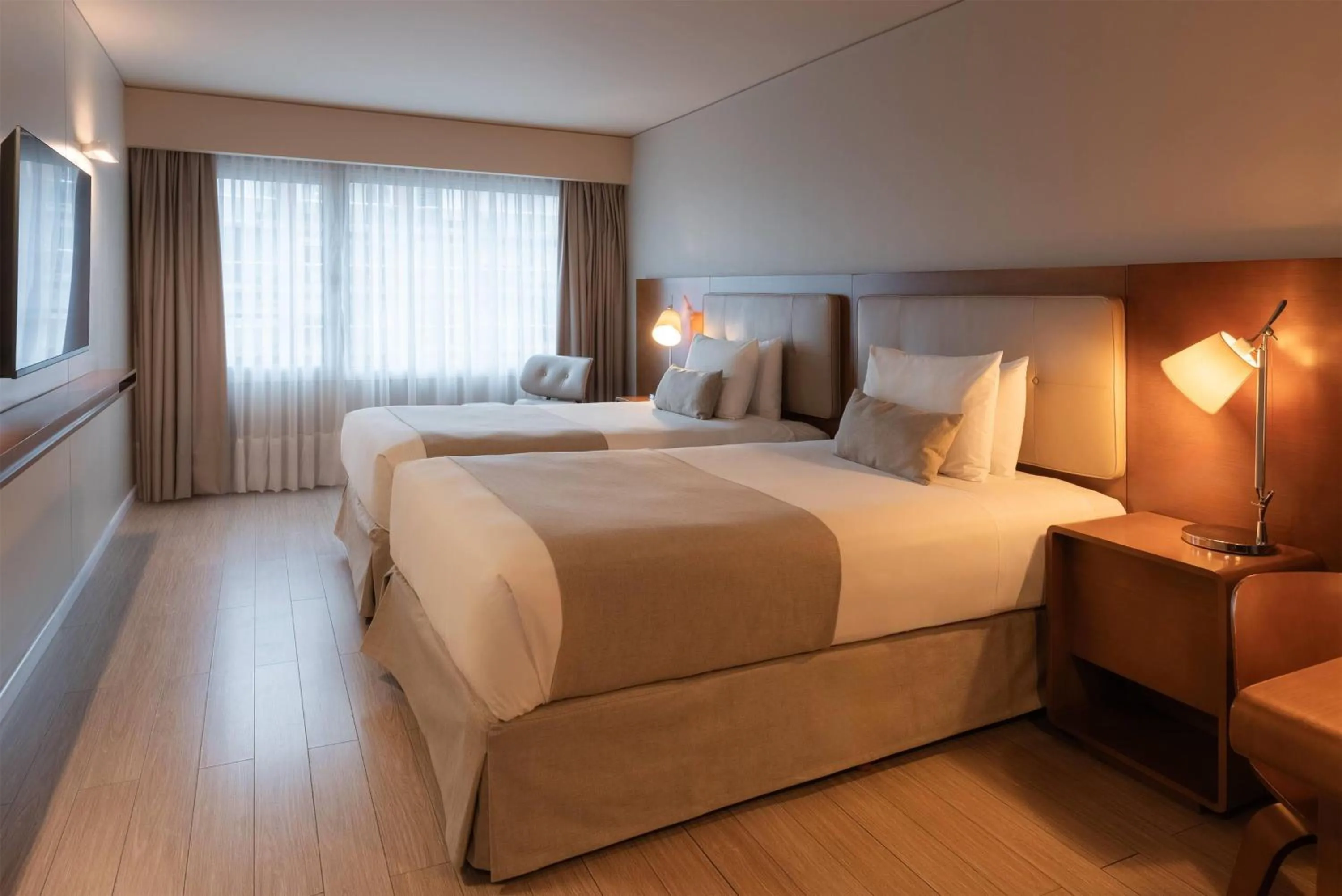 Photo of the whole room, Bed in Dazzler by Wyndham Montevideo