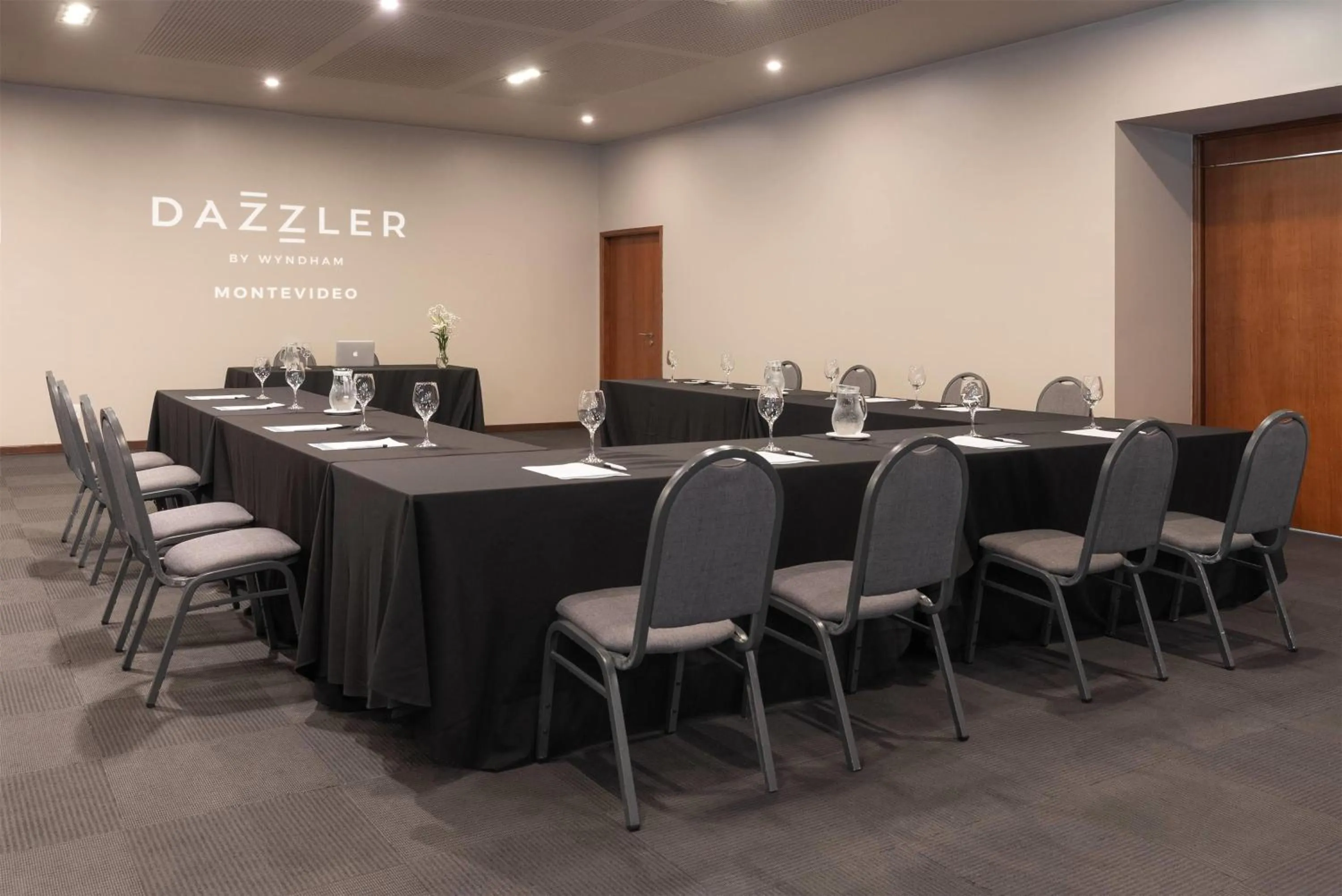 Meeting/conference room in Dazzler by Wyndham Montevideo