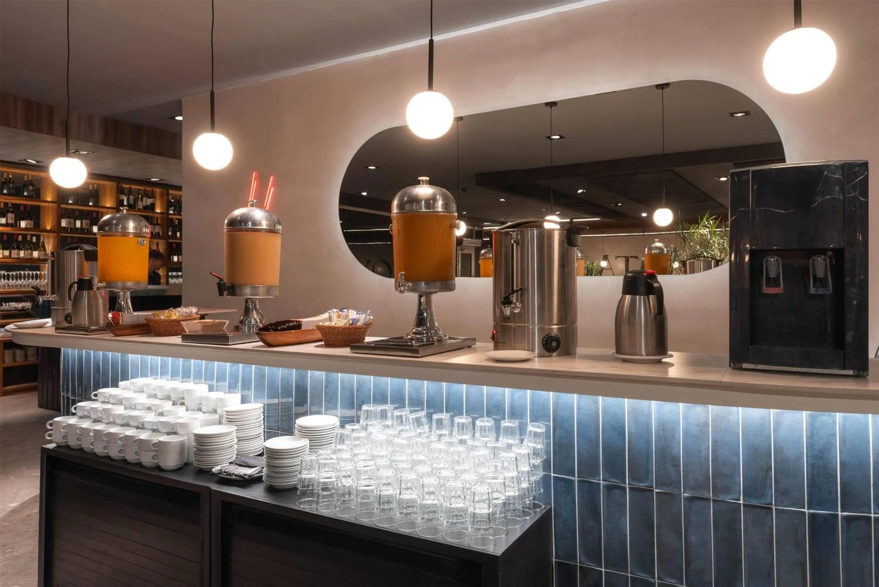 Restaurant/places to eat in Dazzler by Wyndham Montevideo