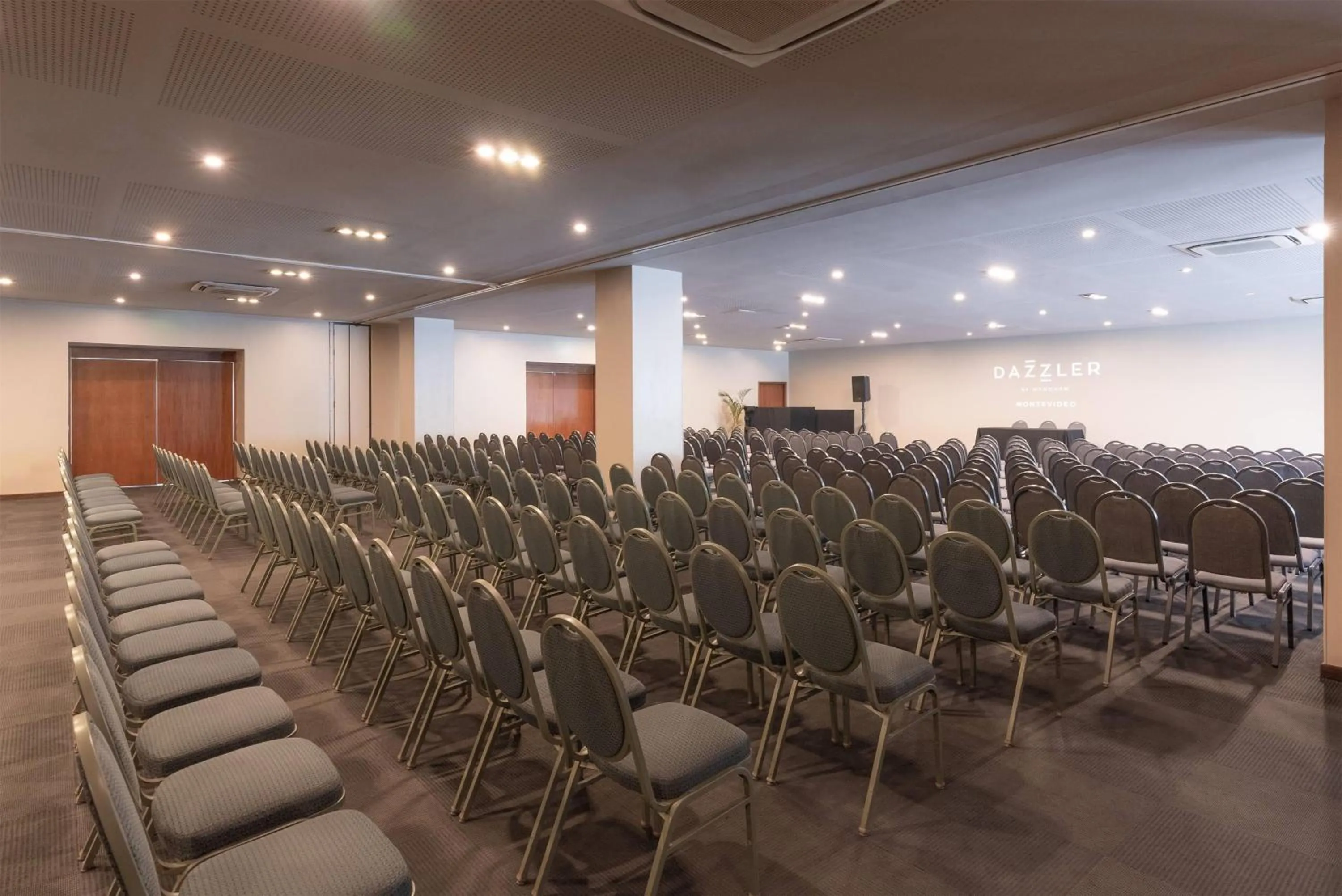 Meeting/conference room in Dazzler by Wyndham Montevideo