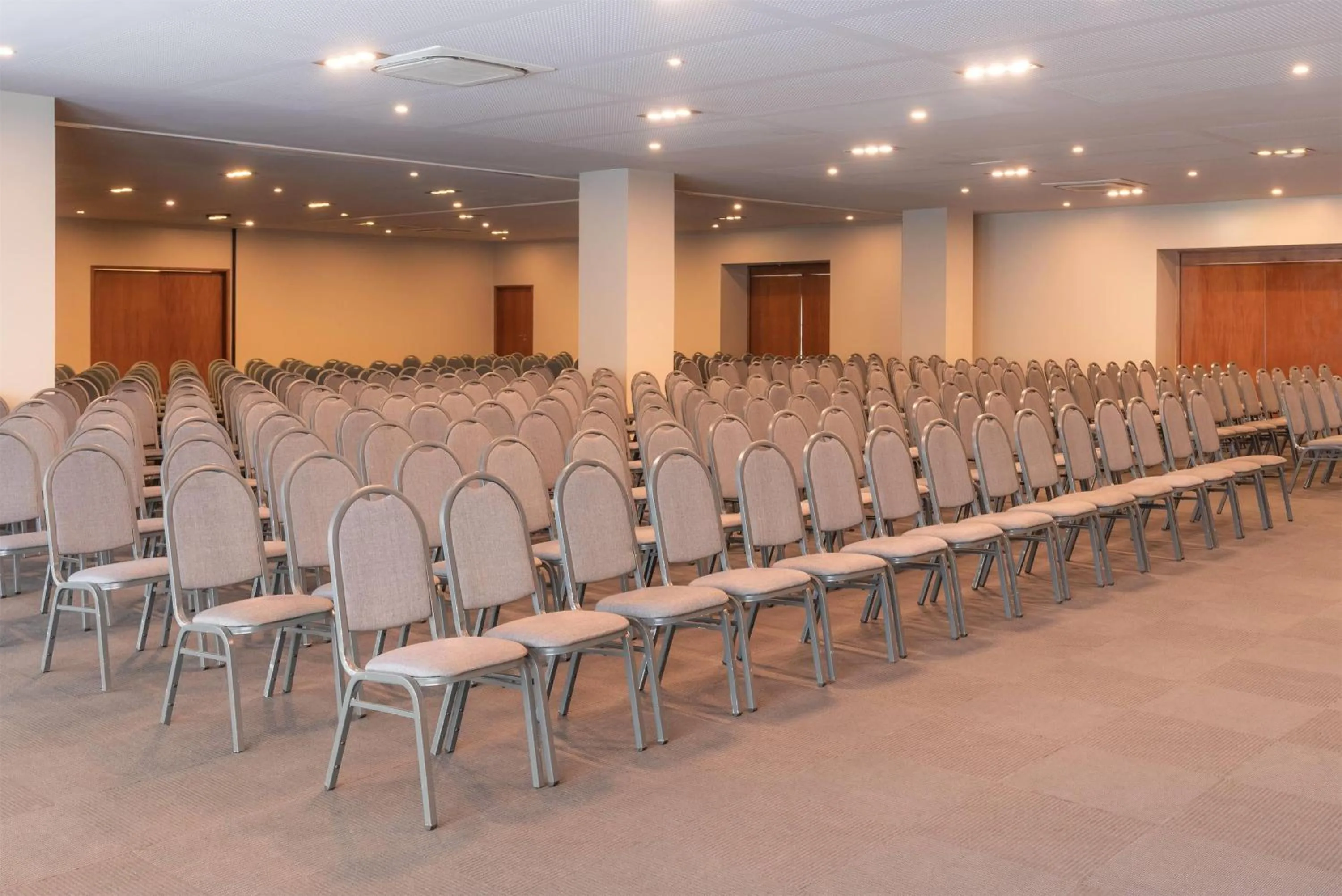 Meeting/conference room in Dazzler by Wyndham Montevideo