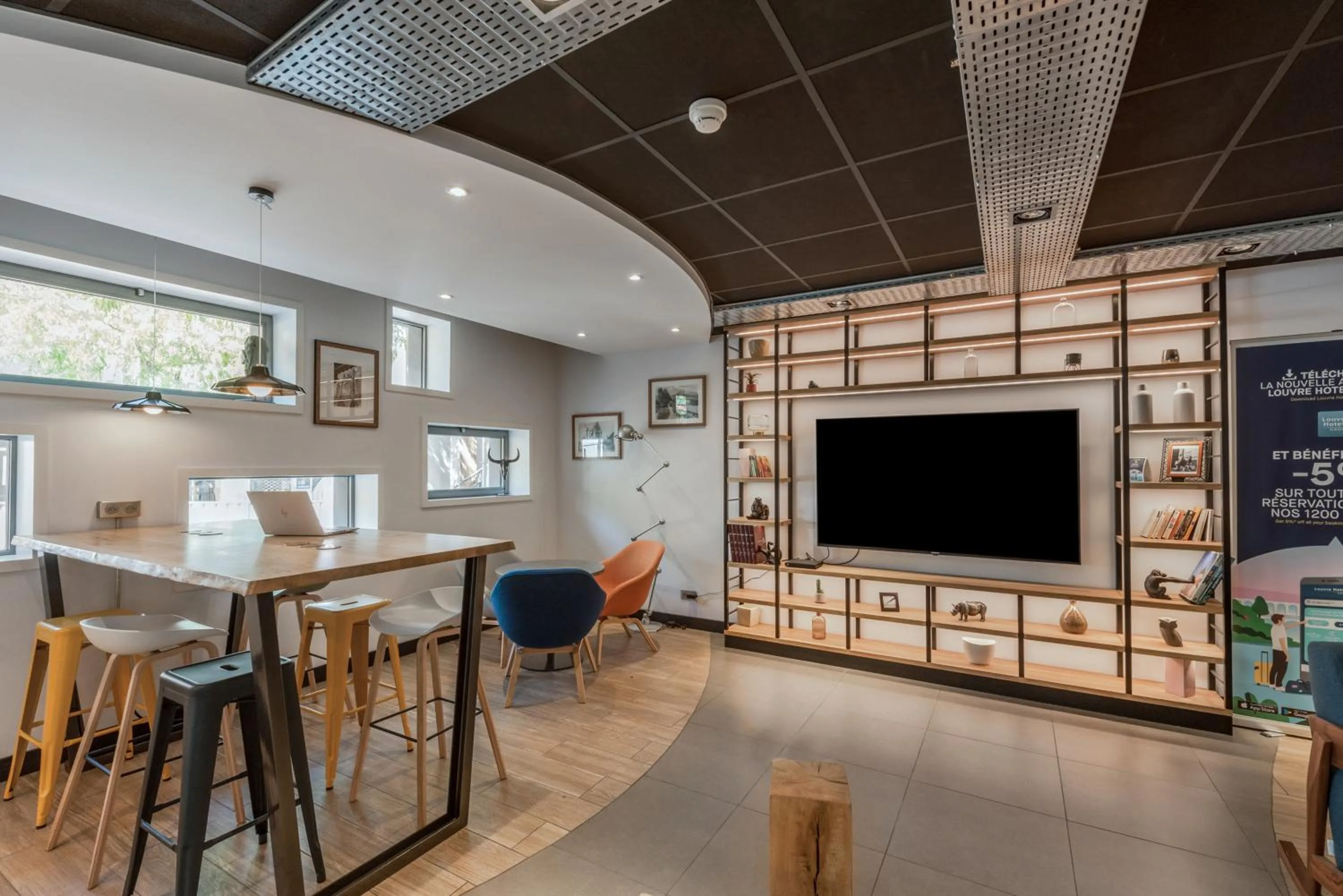 TV and multimedia in Campanile Chartres Centre - Gare - Cathédrale