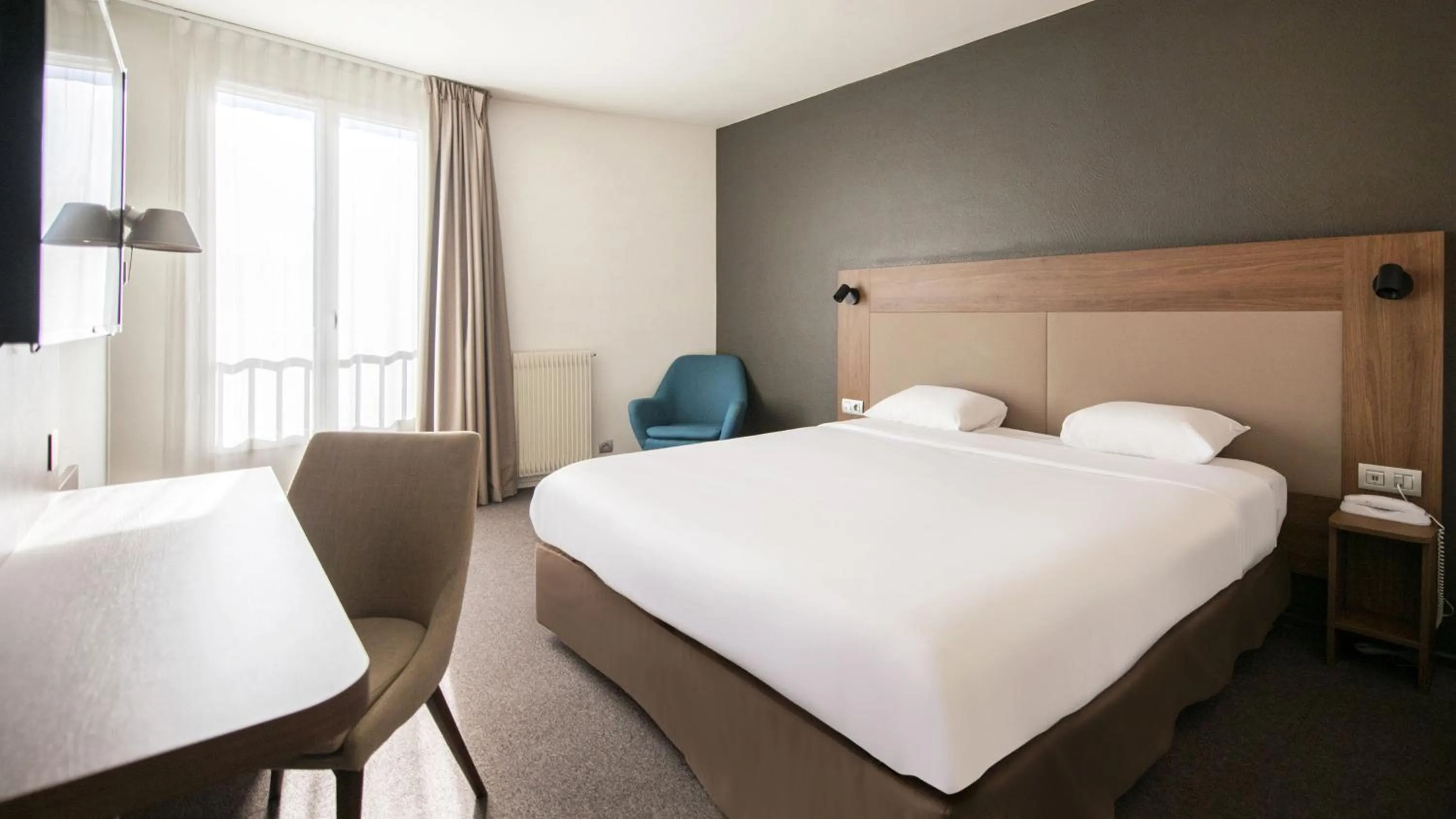 Bed in Campanile Chartres Centre - Gare - Cathédrale