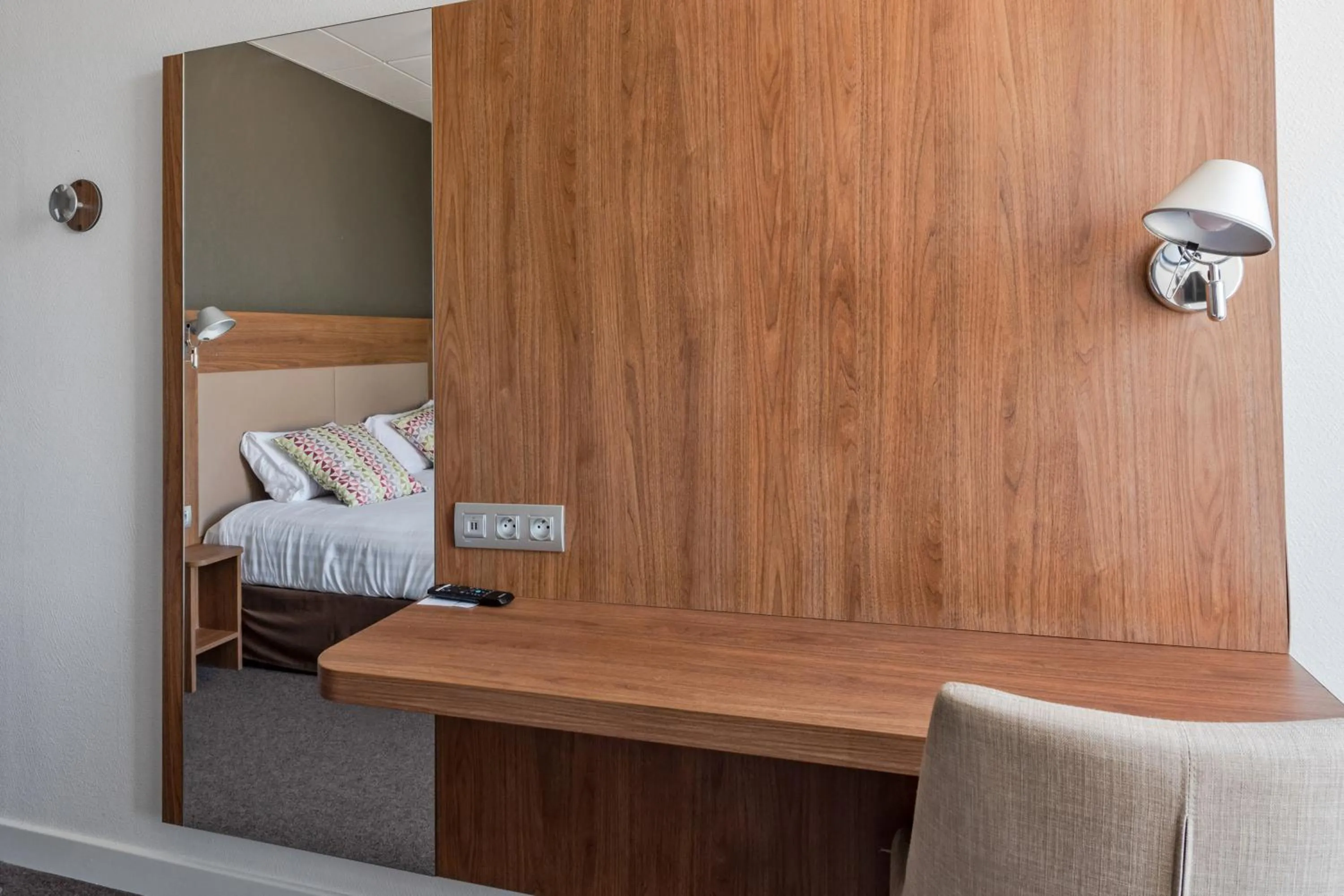 Coffee/tea facilities, Bed in Campanile Chartres Centre - Gare - Cathédrale