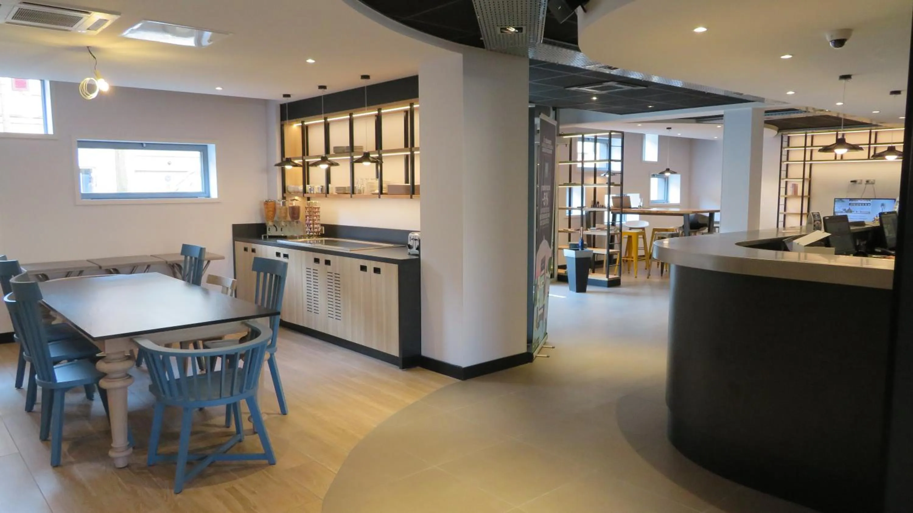 Lobby or reception in Campanile Chartres Centre - Gare - Cathédrale