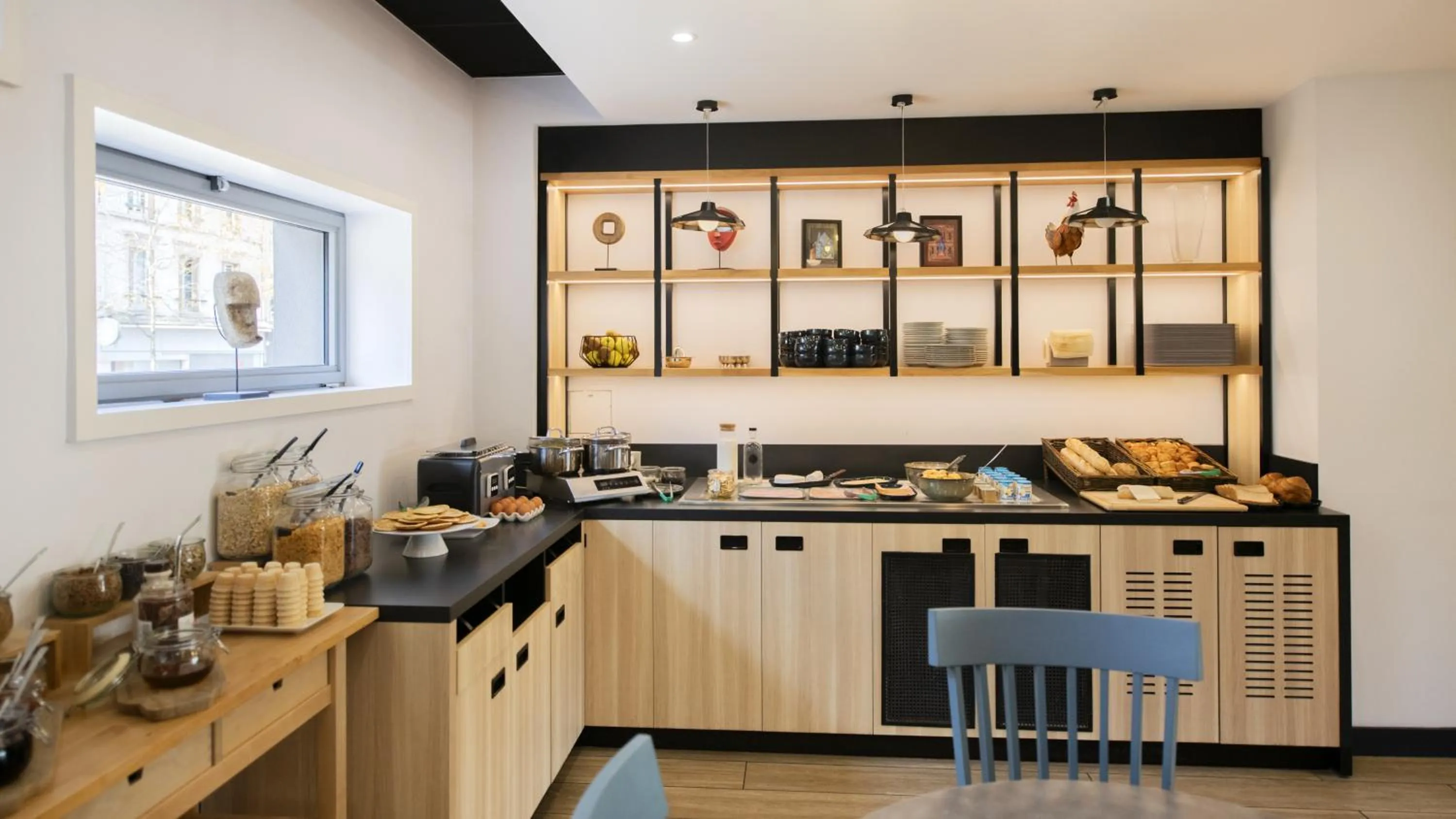 Breakfast in Campanile Chartres Centre - Gare - Cathédrale