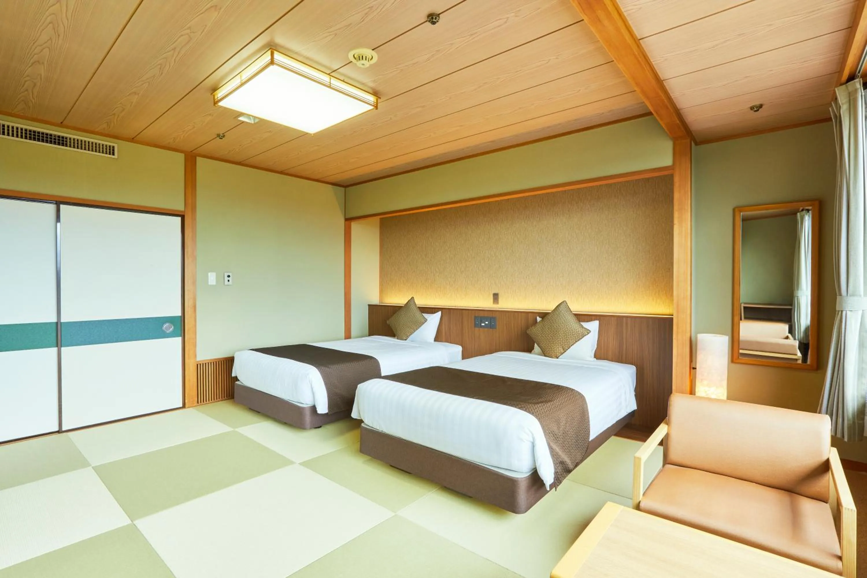 Photo of the whole room, Bed in KAMENOI HOTEL Kitsuregawa