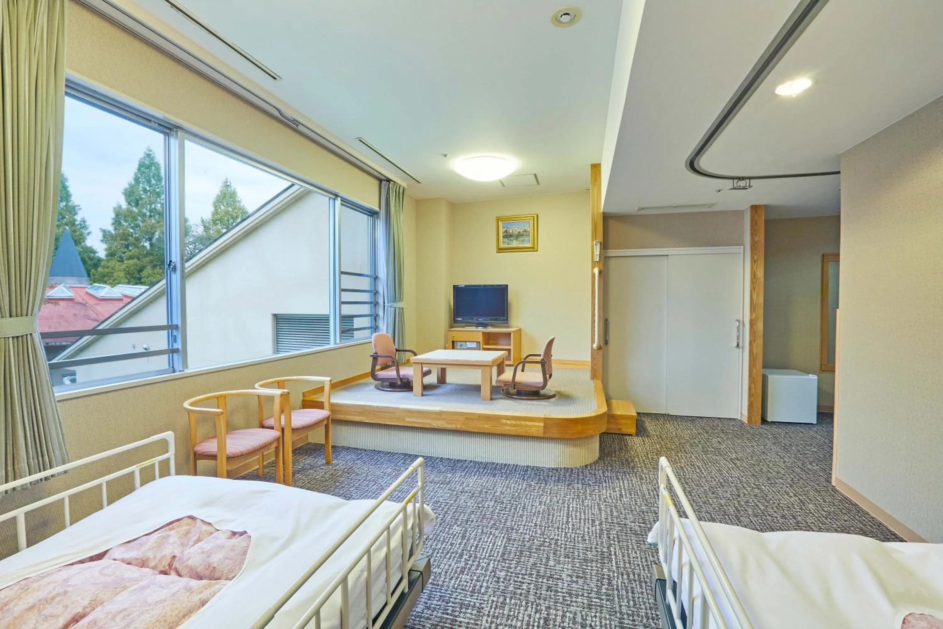 Photo of the whole room, Bed in KAMENOI HOTEL Kitsuregawa