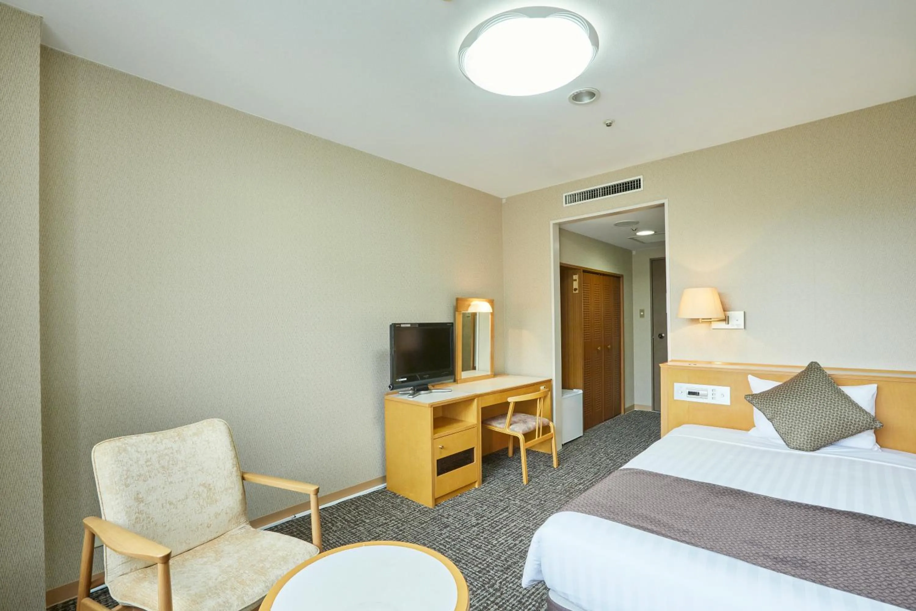 Photo of the whole room, Bed in KAMENOI HOTEL Kitsuregawa