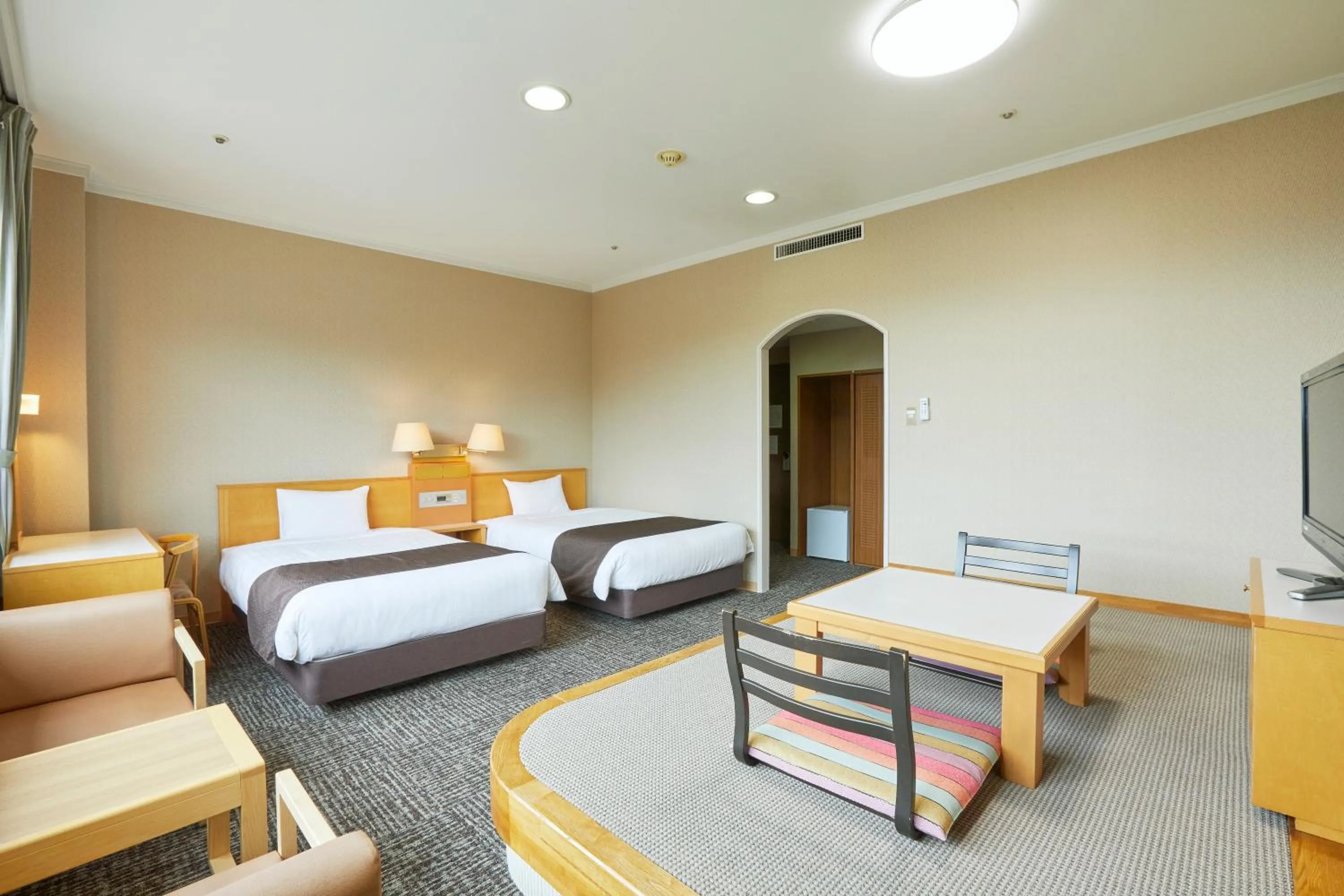 Photo of the whole room, Bed in KAMENOI HOTEL Kitsuregawa