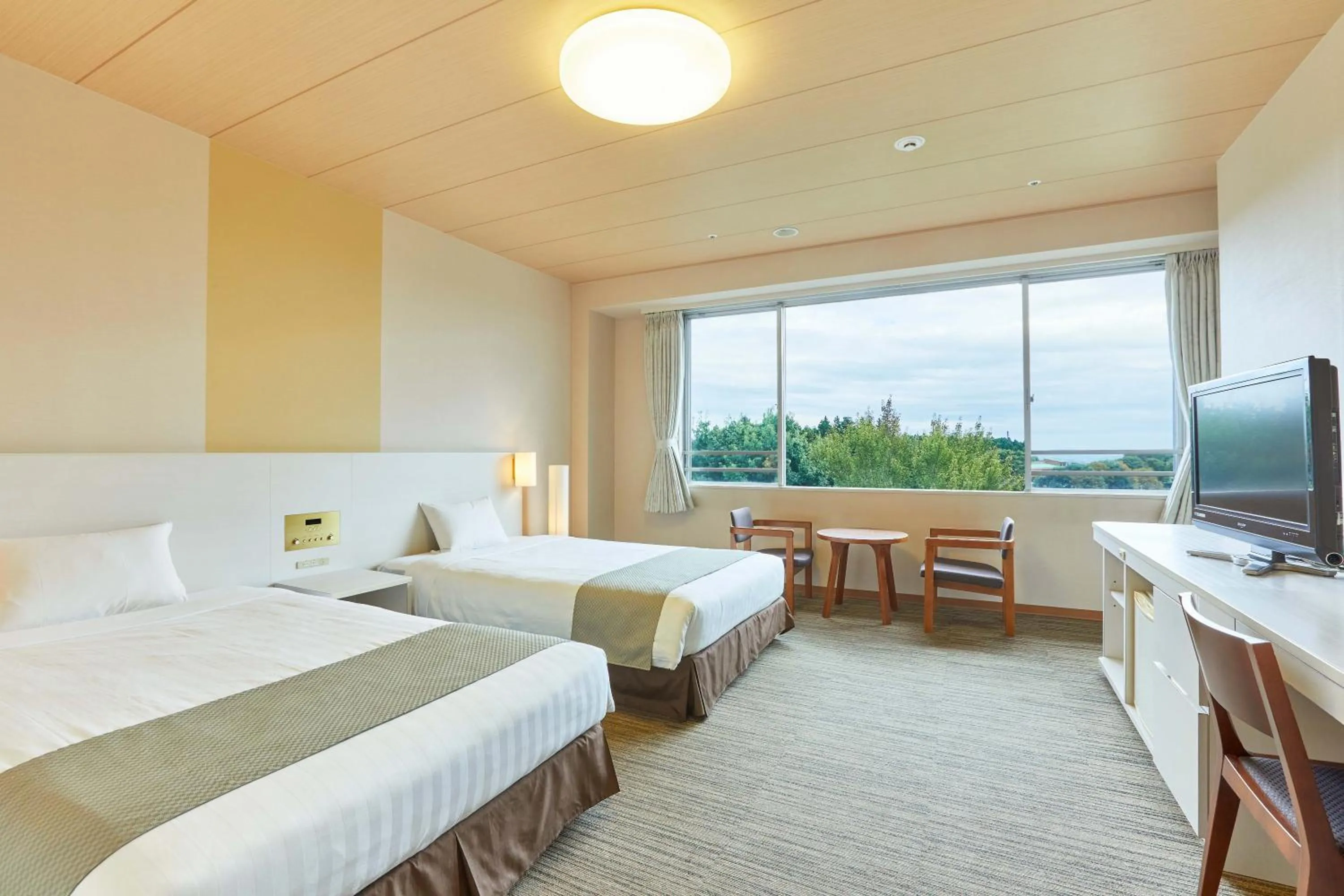 Photo of the whole room, Bed in KAMENOI HOTEL Kitsuregawa