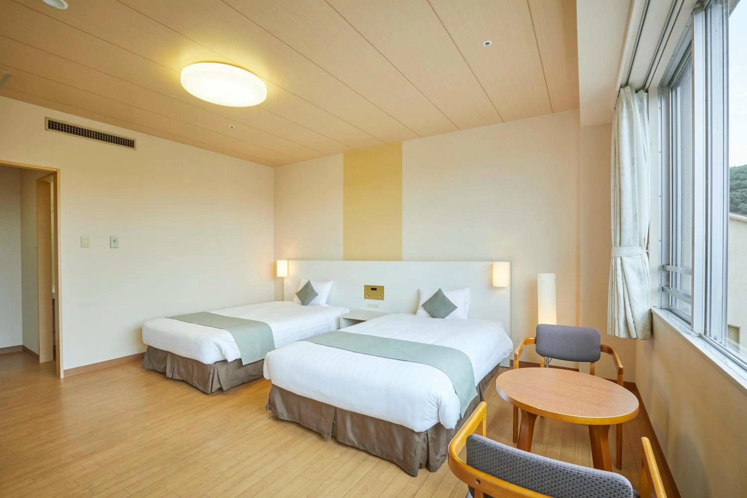 Photo of the whole room, Bed in KAMENOI HOTEL Kitsuregawa