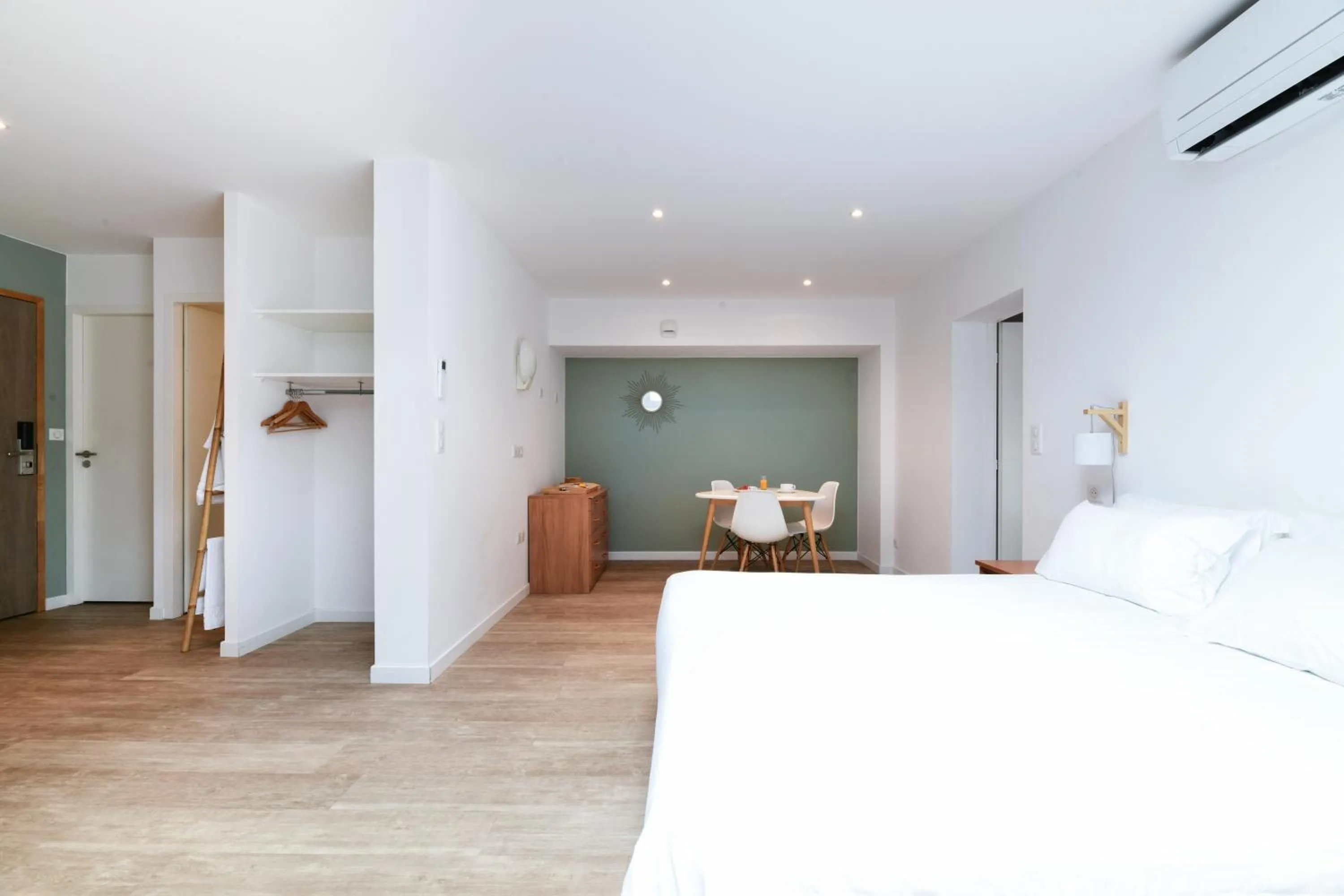 Bed in Hotel Logis Lacotel