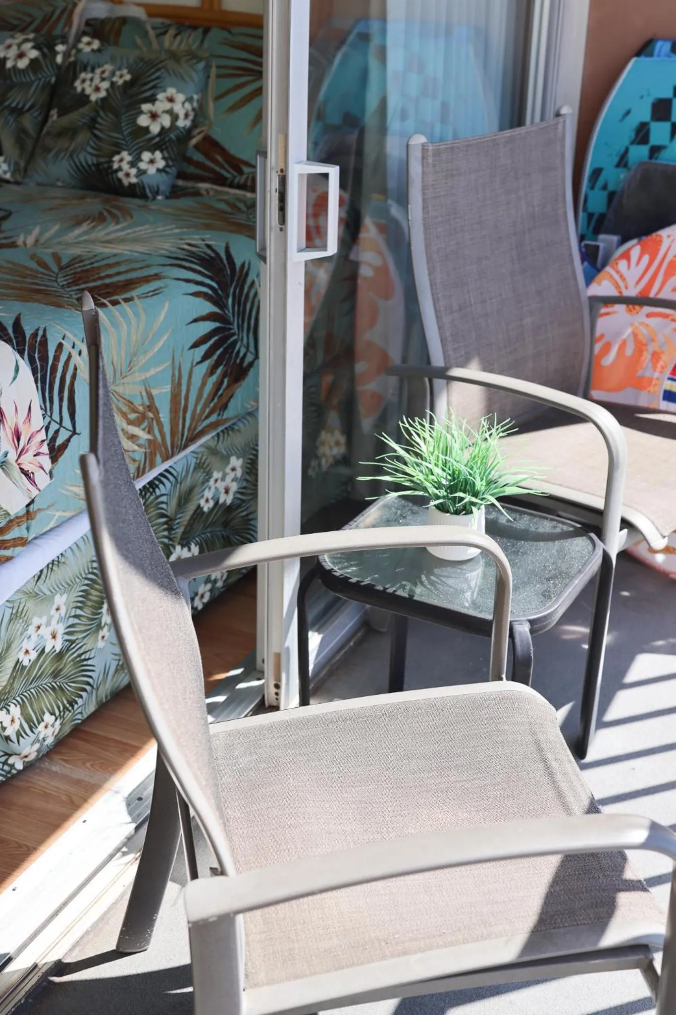 Tropical Studios at Marine Surf Waikiki - FREE PARKING - BEST LOCATION - FULL KITCHEN - SWIMMING POOL