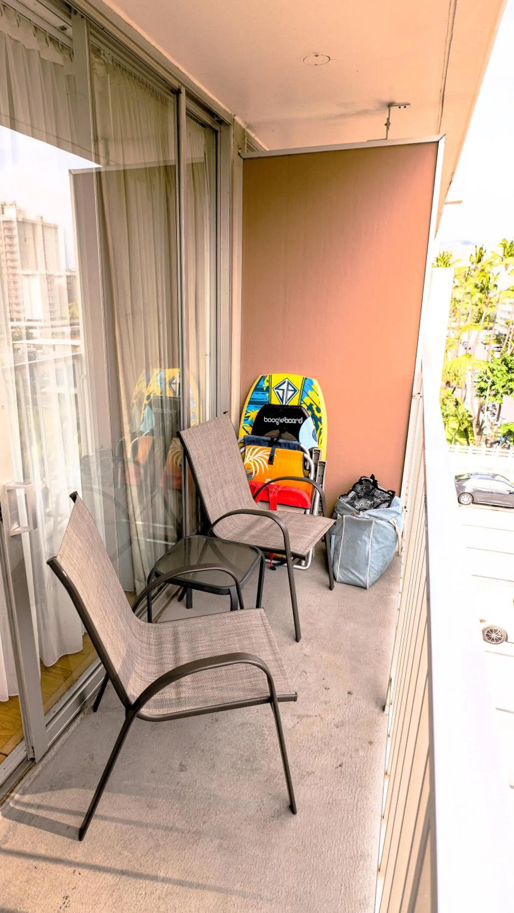 Tropical Studios at Marine Surf Waikiki - FREE PARKING - BEST LOCATION - FULL KITCHEN - SWIMMING POOL