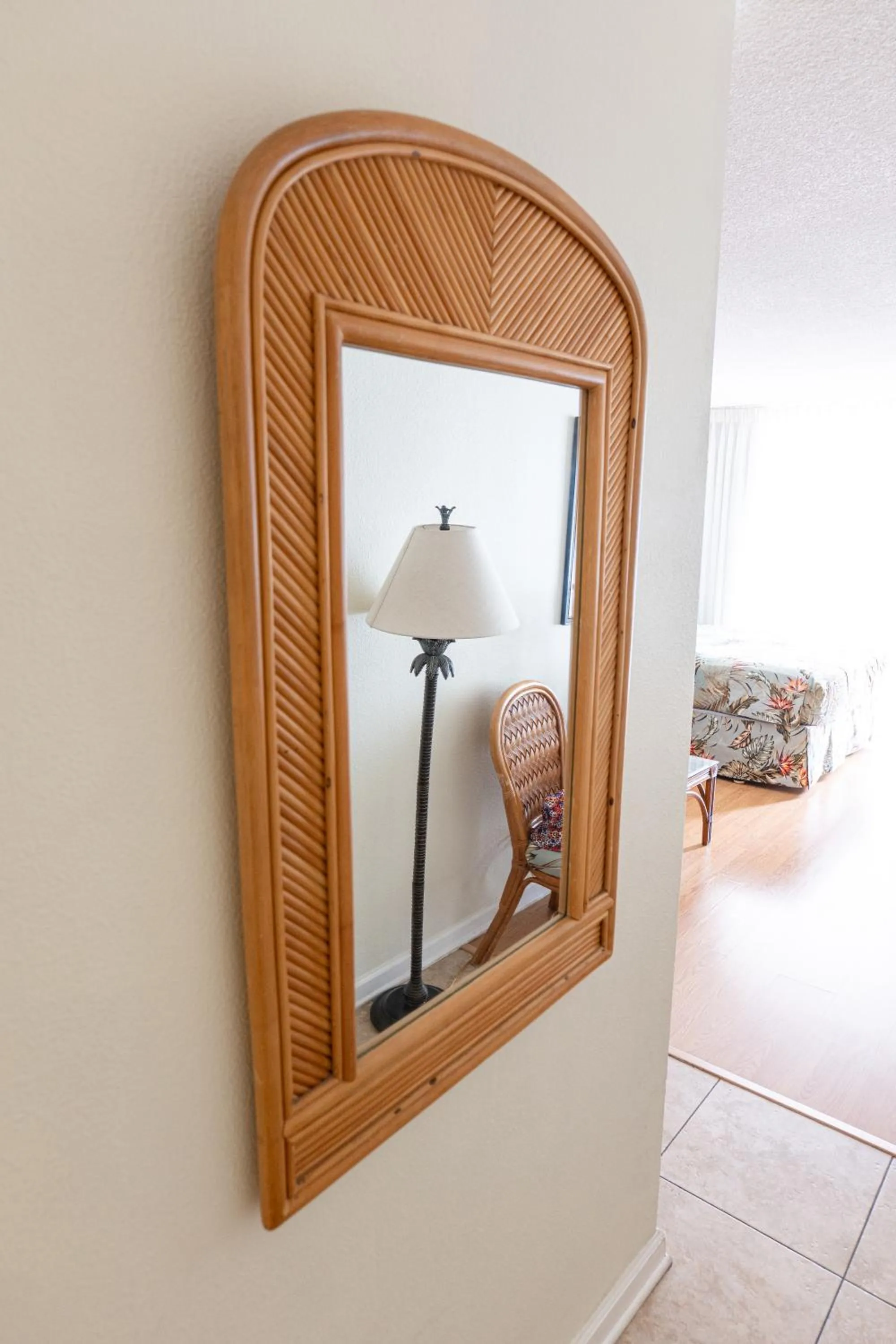 Tropical Studios at Marine Surf Waikiki - FREE PARKING - BEST LOCATION - FULL KITCHEN - SWIMMING POOL