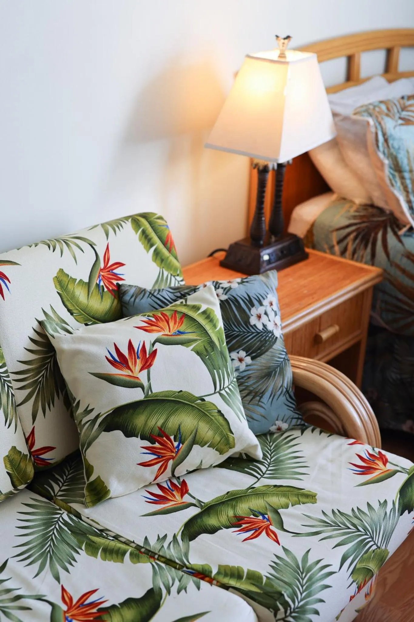 Tropical Studios at Marine Surf Waikiki - FREE PARKING - BEST LOCATION - FULL KITCHEN - SWIMMING POOL