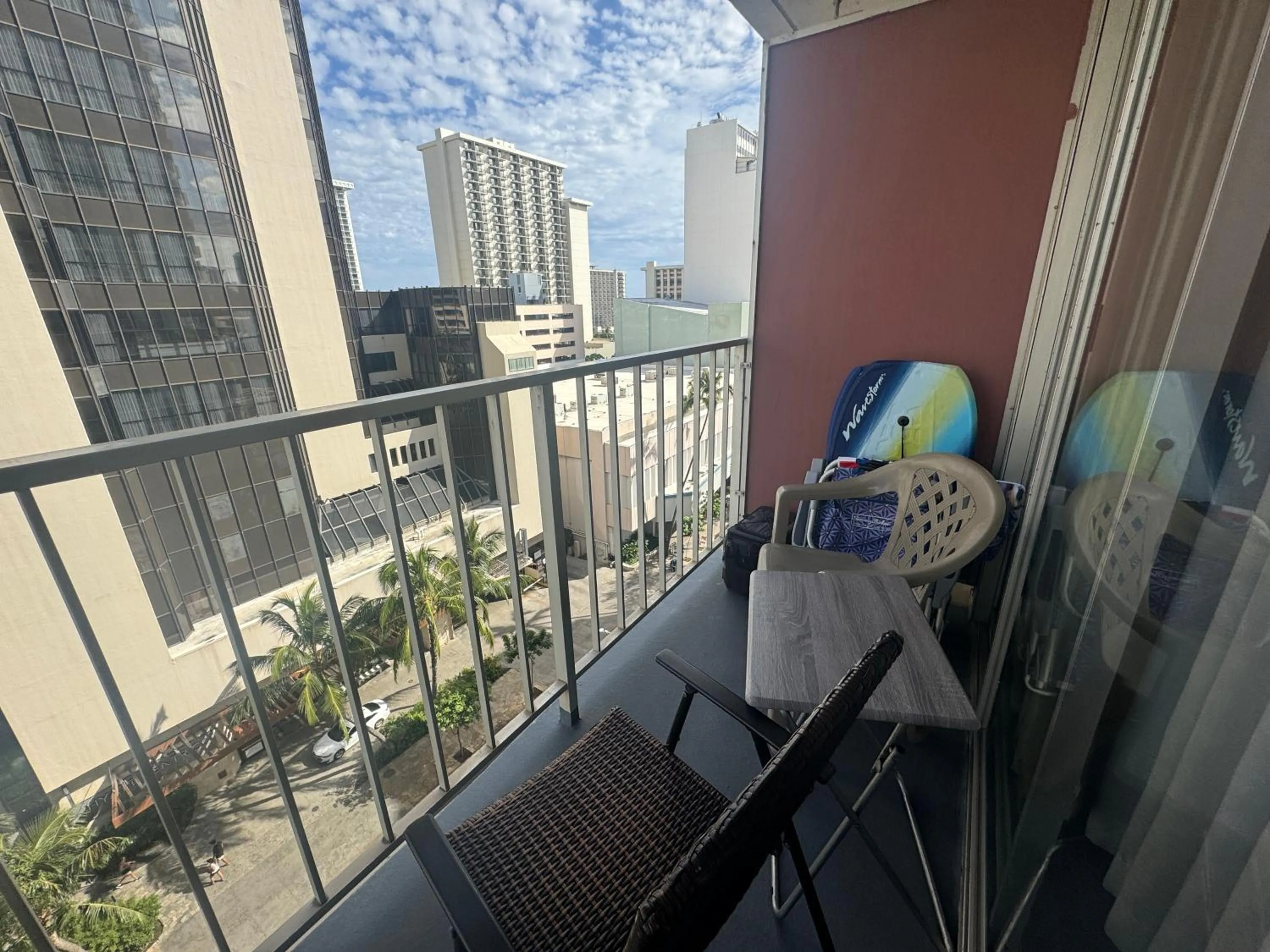 Tropical Studios at Marine Surf Waikiki - FREE PARKING - BEST LOCATION - FULL KITCHEN - SWIMMING POOL