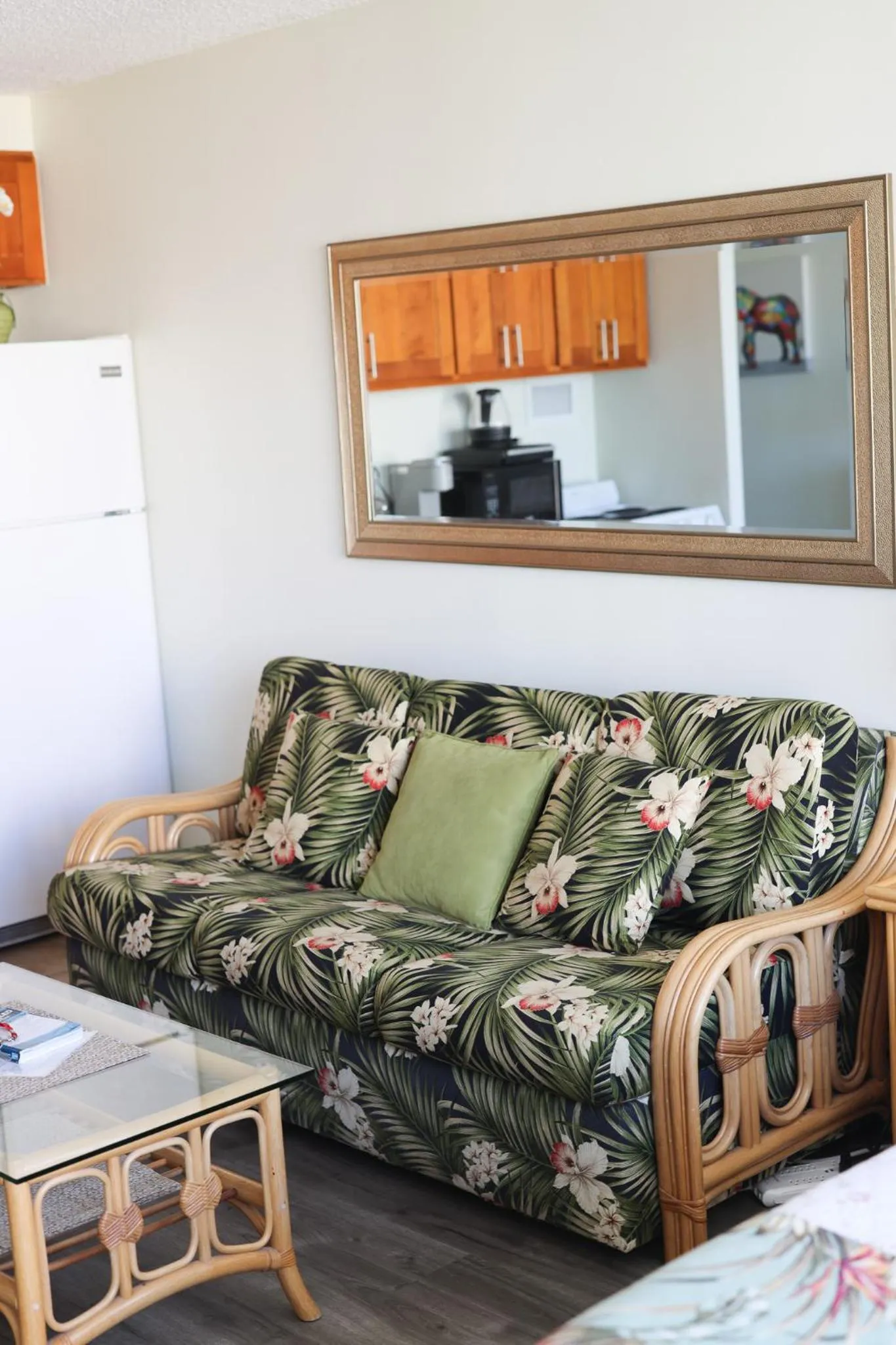 Tropical Studios at Marine Surf Waikiki - FREE PARKING - BEST LOCATION - FULL KITCHEN - SWIMMING POOL