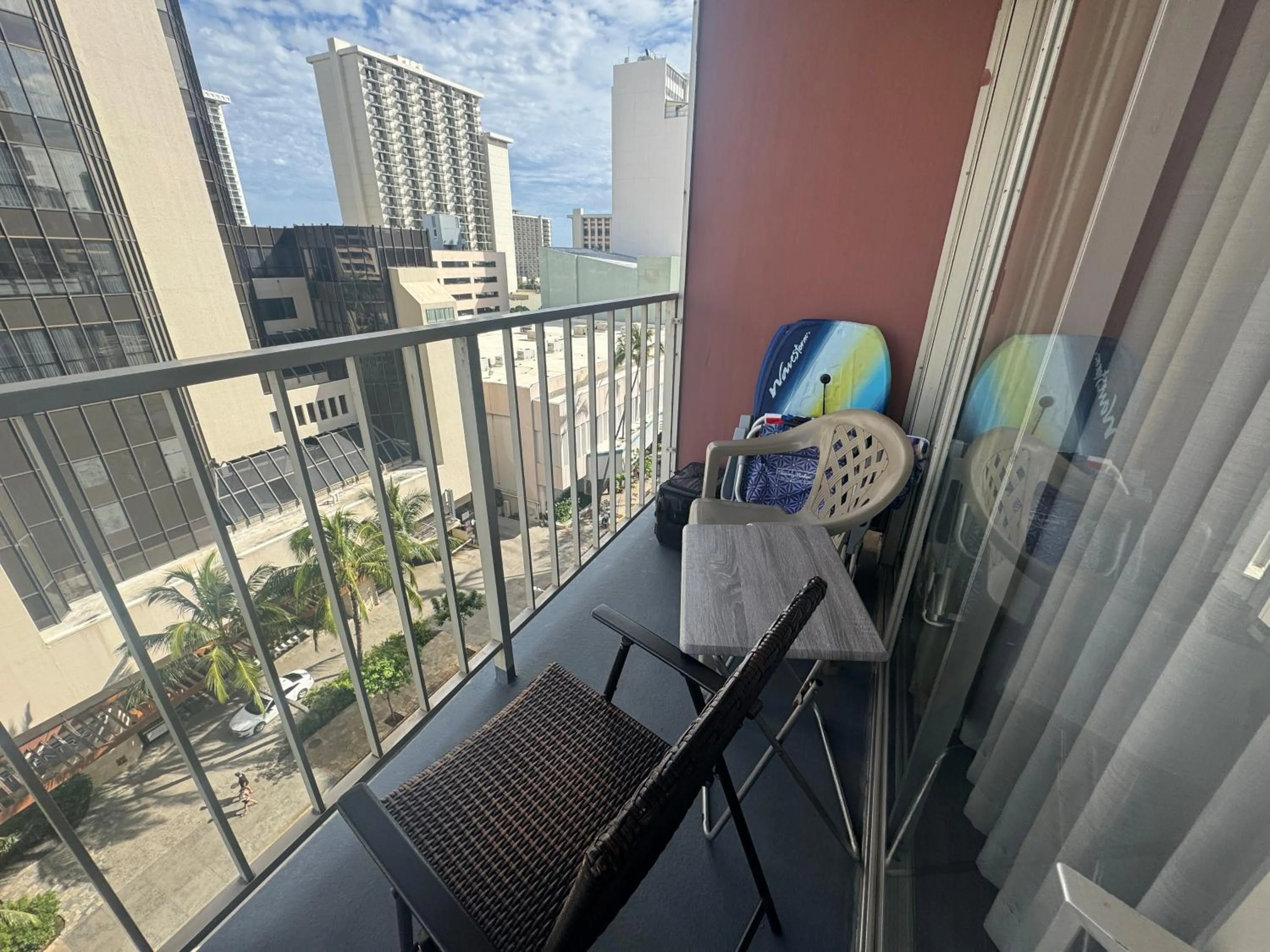 Tropical Studios at Marine Surf Waikiki - FREE PARKING - BEST LOCATION - FULL KITCHEN - SWIMMING POOL