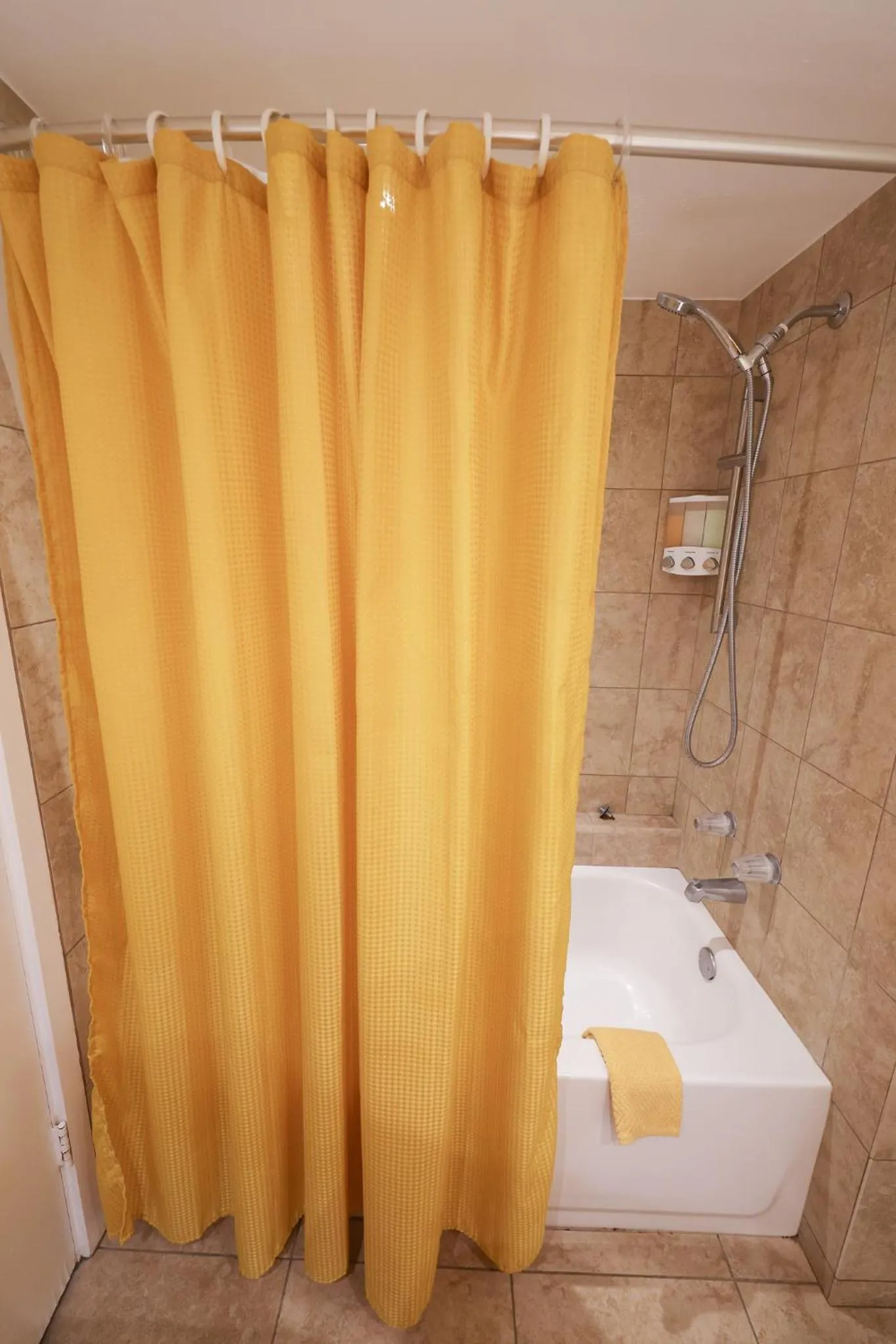 Tropical Studios at Marine Surf Waikiki - FREE PARKING - BEST LOCATION - FULL KITCHEN - SWIMMING POOL