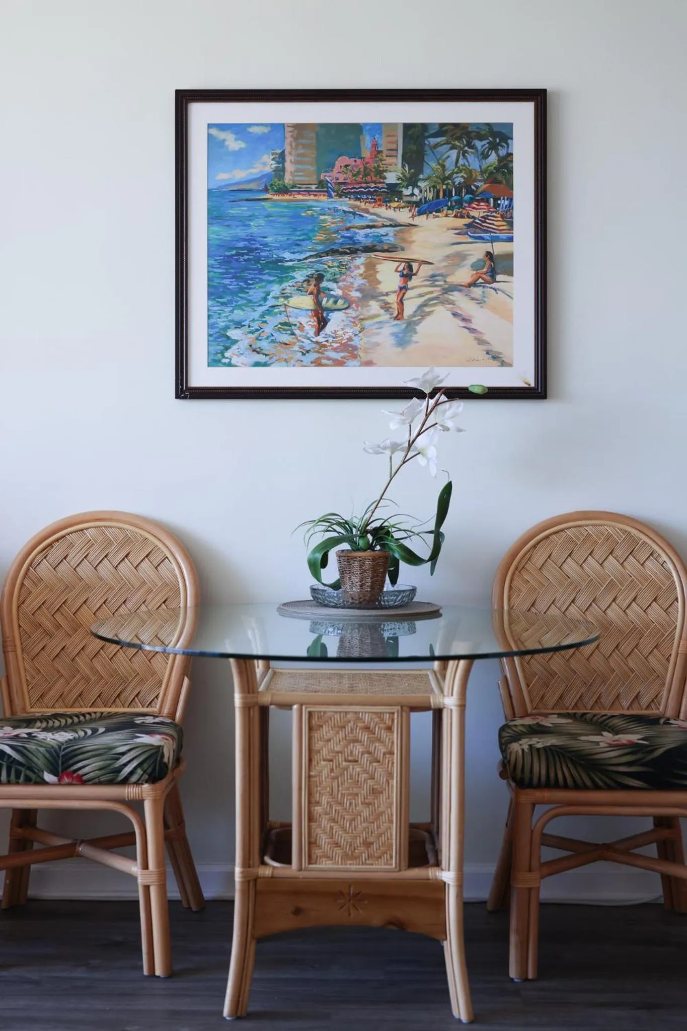 Tropical Studios at Marine Surf Waikiki - FREE PARKING - BEST LOCATION - FULL KITCHEN - SWIMMING POOL