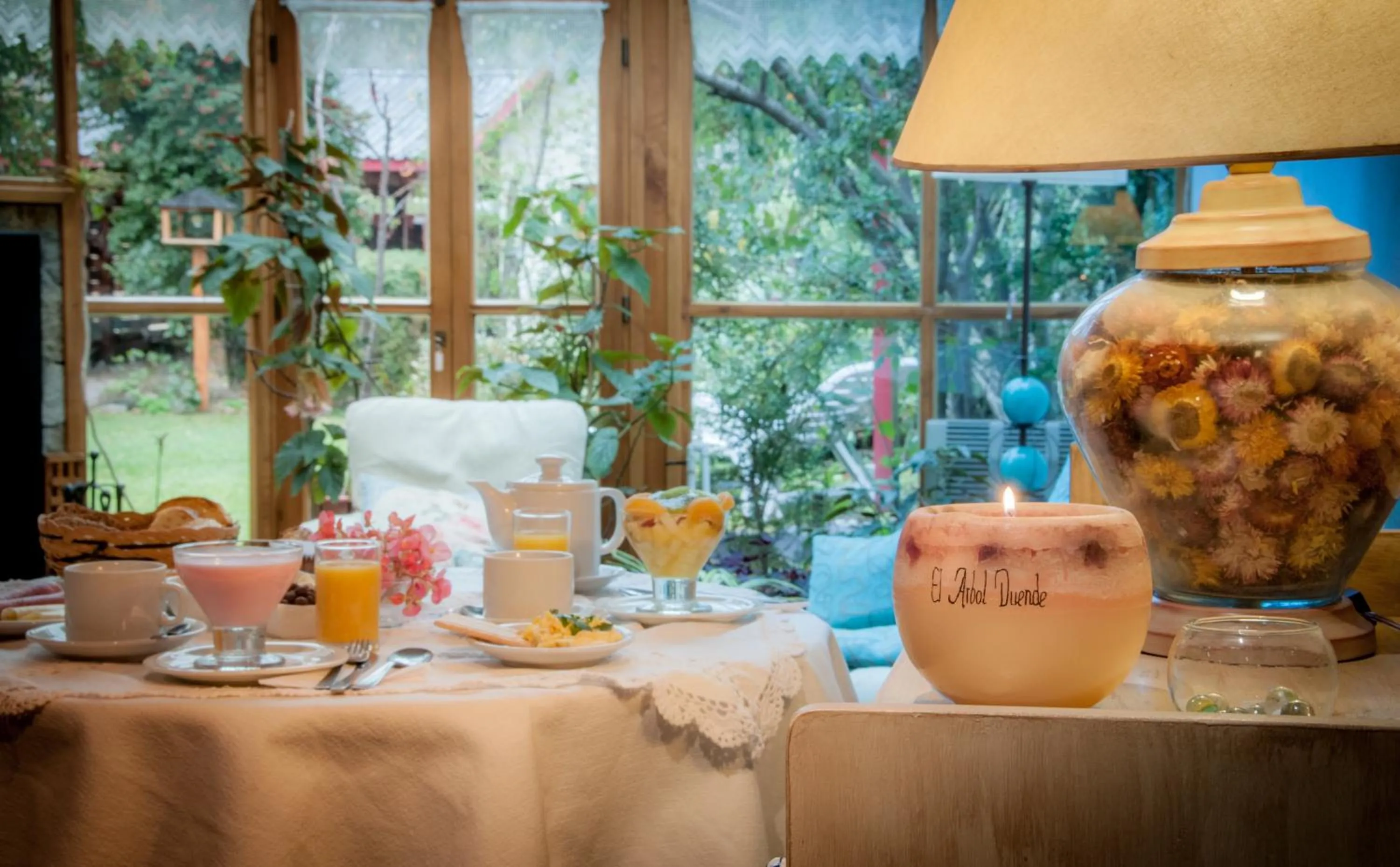 Food and drinks in Hostería El Arbol Duende
