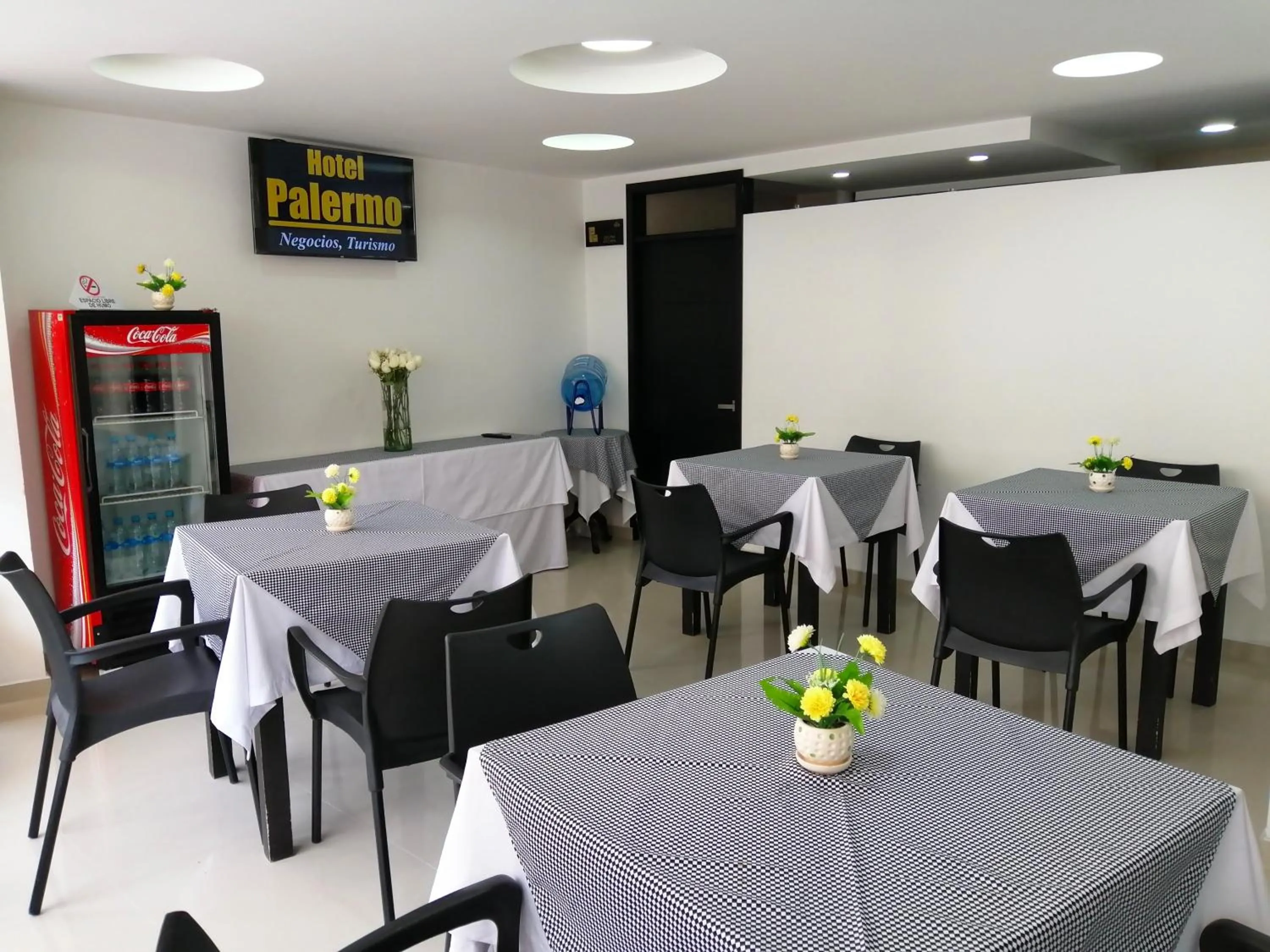 Restaurant/places to eat in Hotel Palermo Suite