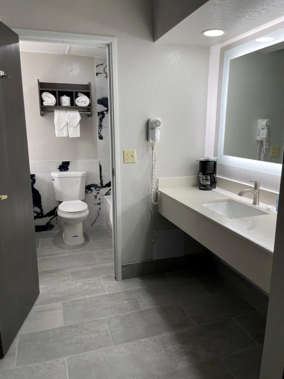 HomeTown Inn and Suites Belle Plaine