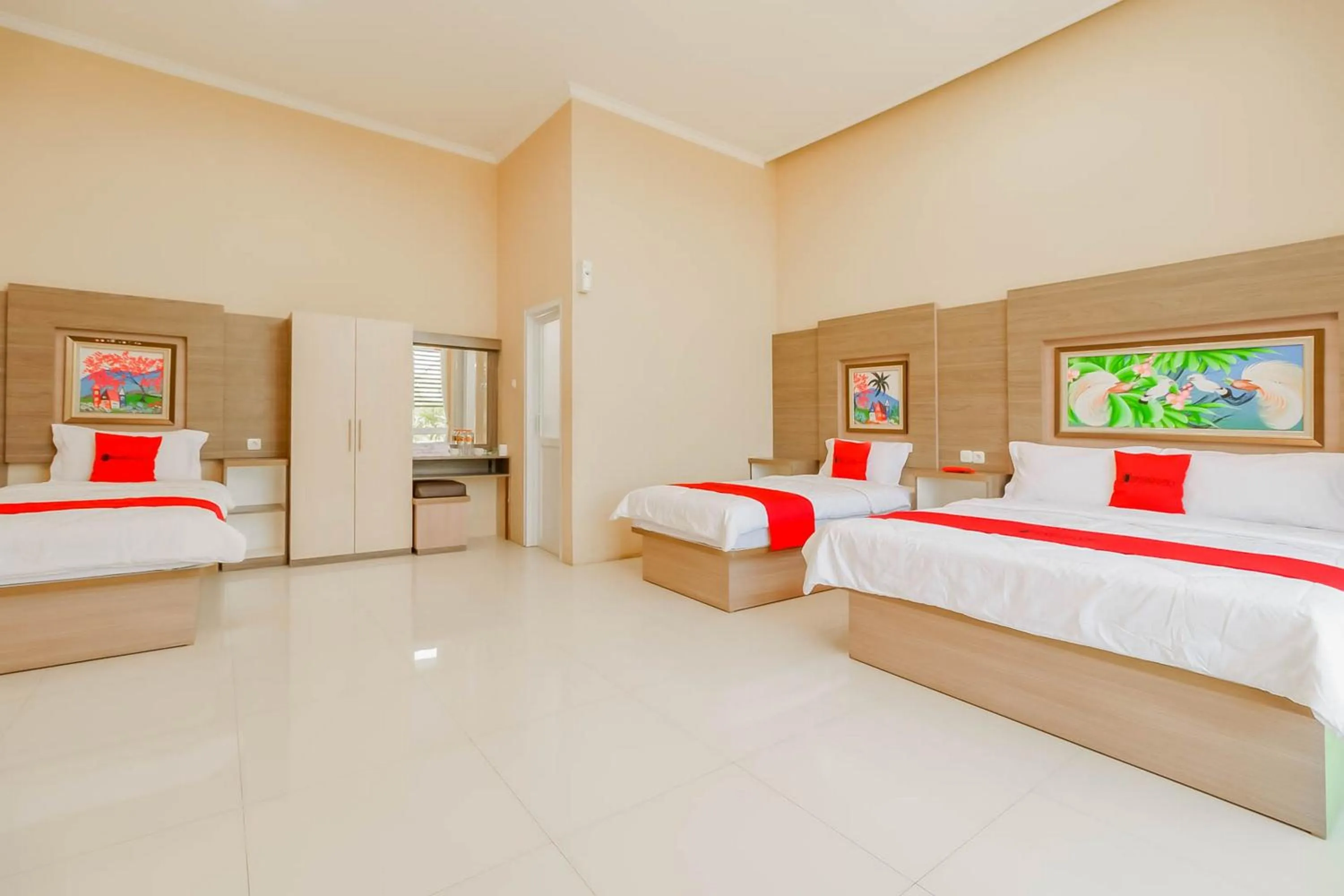 Bed in RedDoorz Resort Premium @ Sangkan Hurip Kuningan