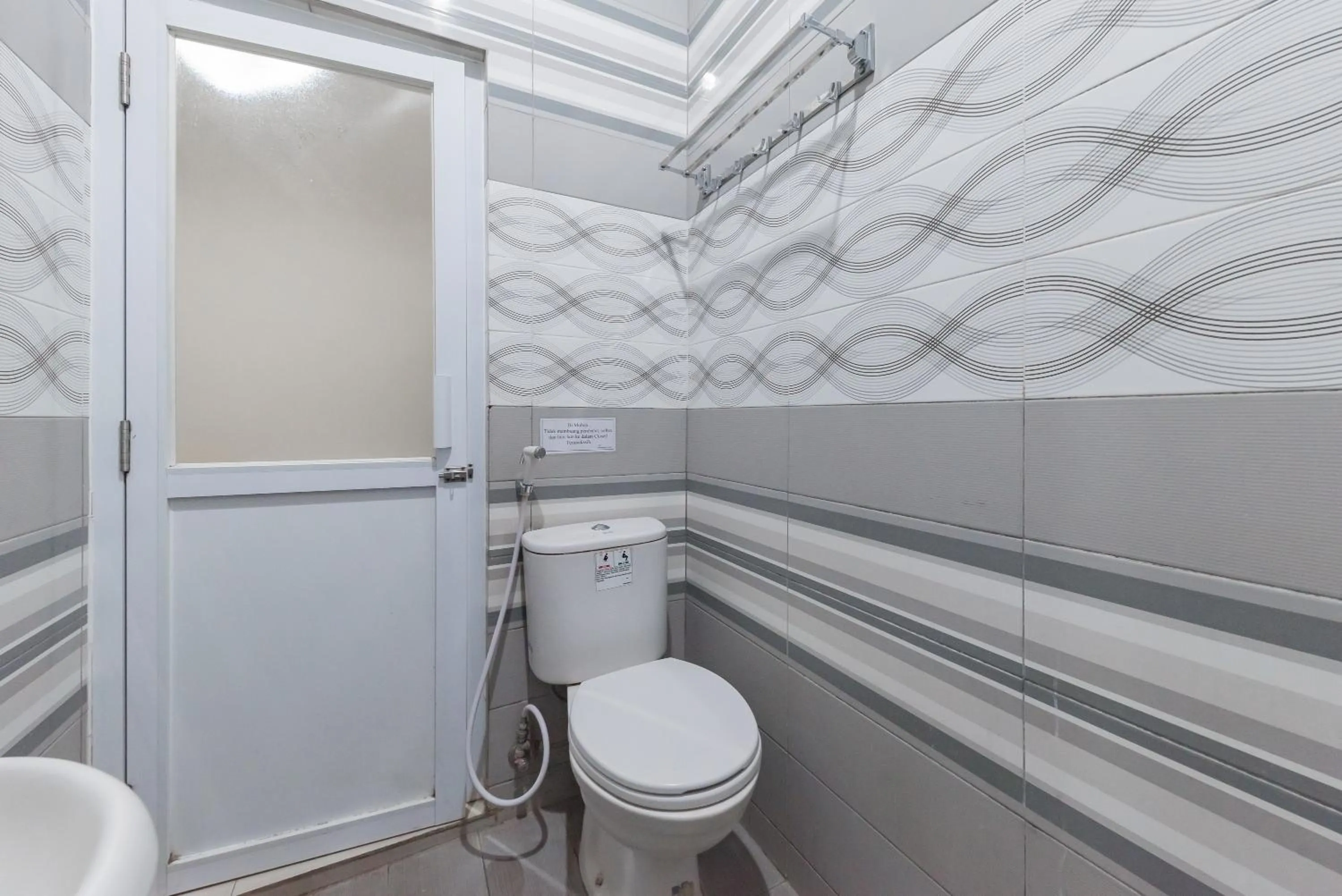 Bathroom in RedDoorz Resort Premium @ Sangkan Hurip Kuningan