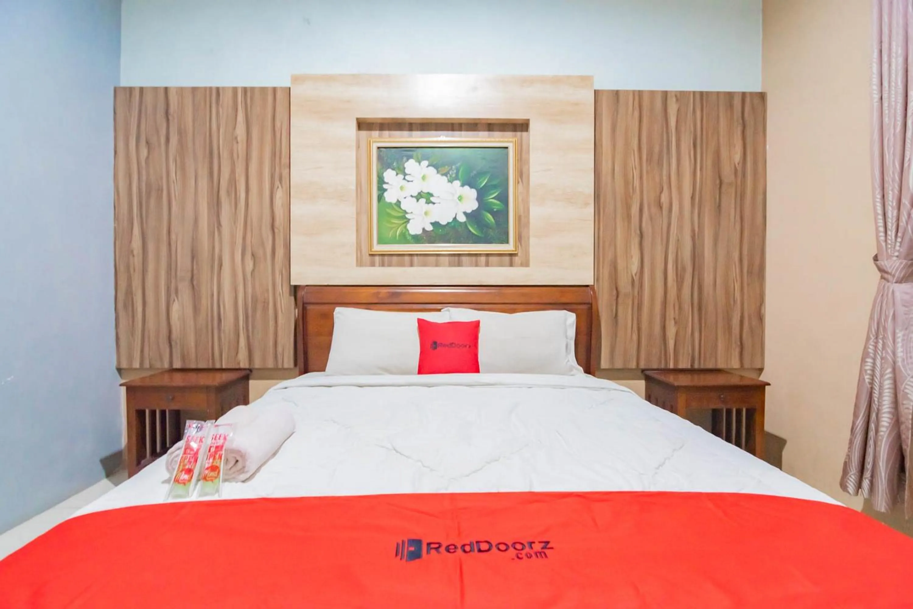 Bed in RedDoorz Resort Premium @ Sangkan Hurip Kuningan