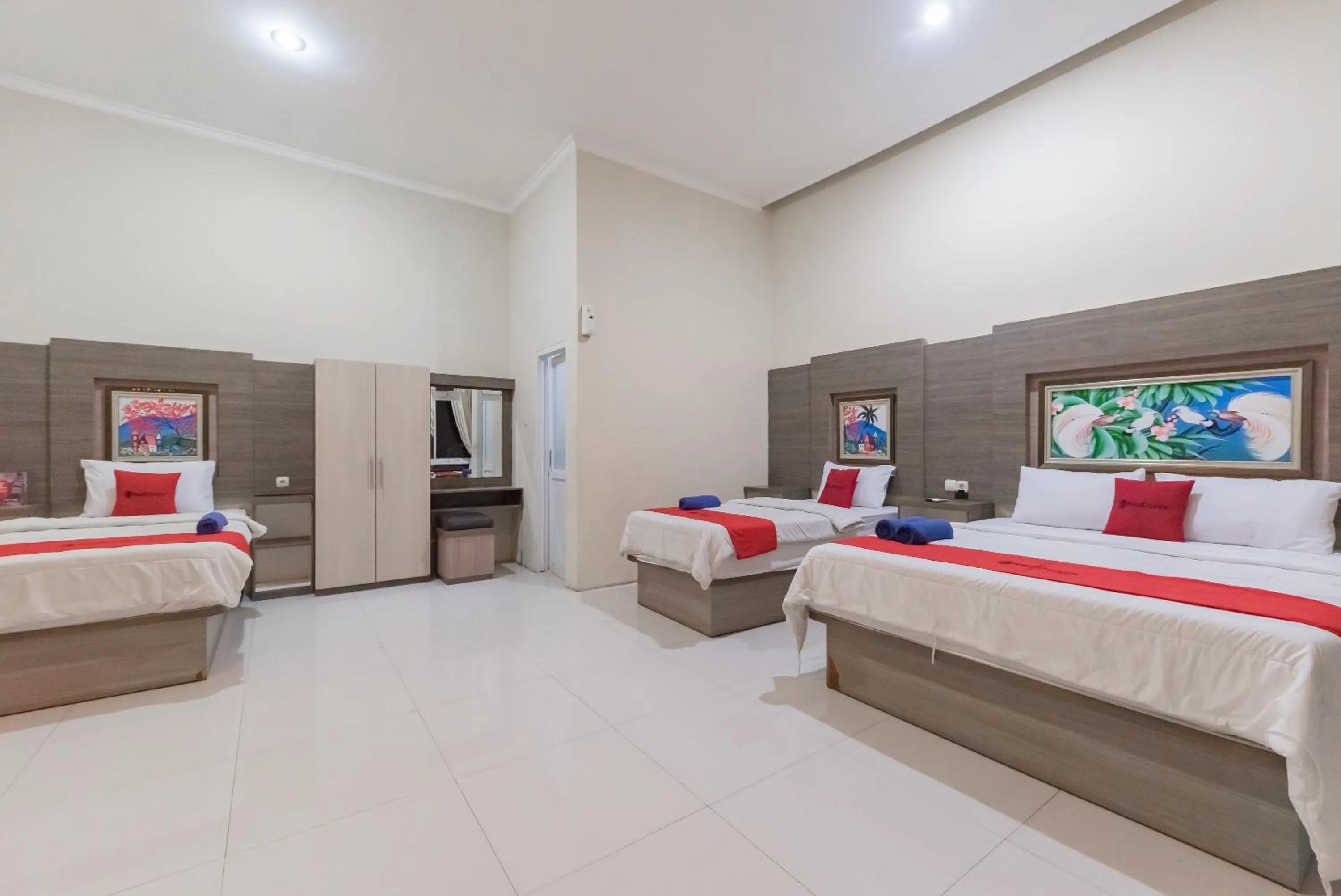 Bed in RedDoorz Resort Premium @ Sangkan Hurip Kuningan