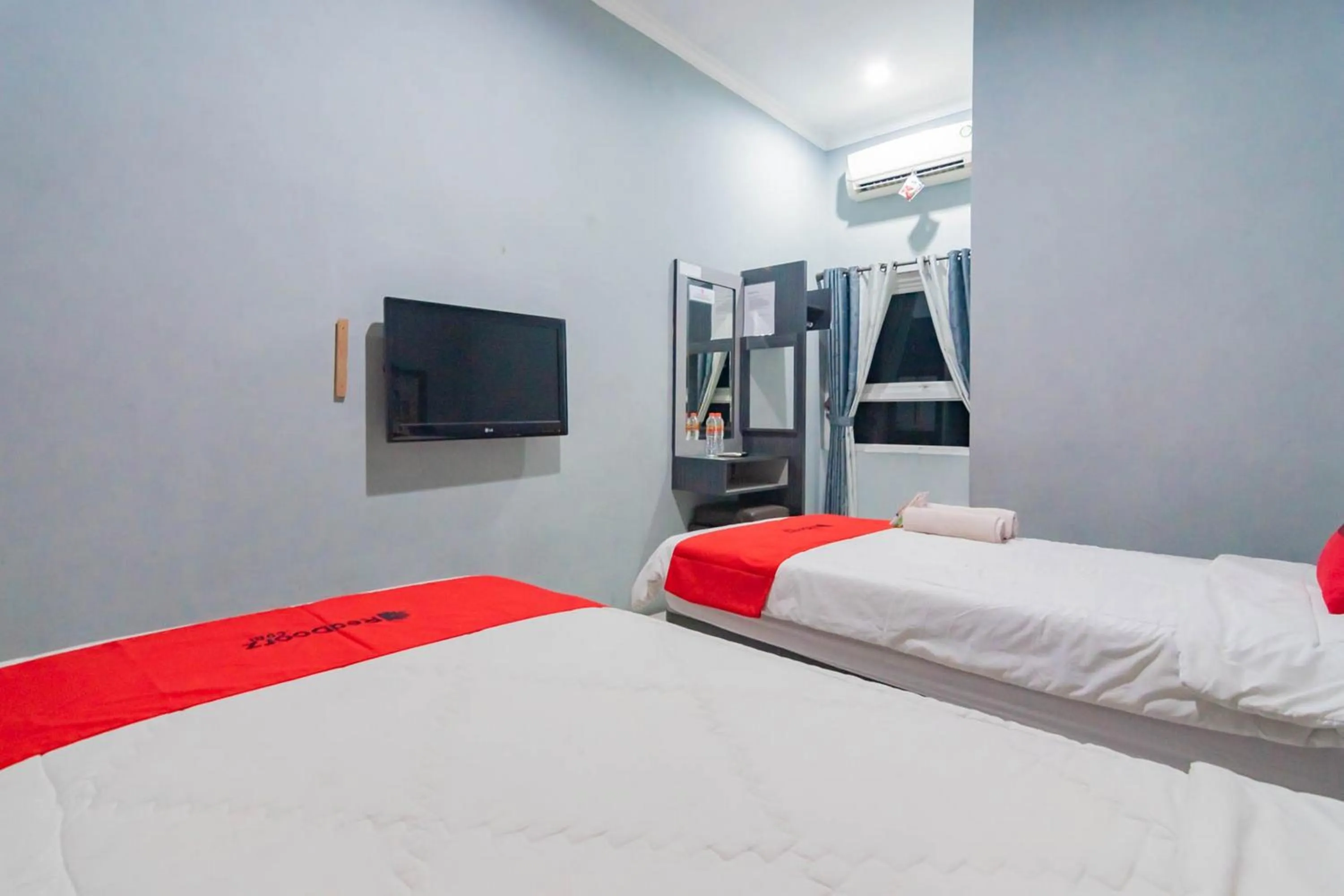 Bed in RedDoorz Resort Premium @ Sangkan Hurip Kuningan