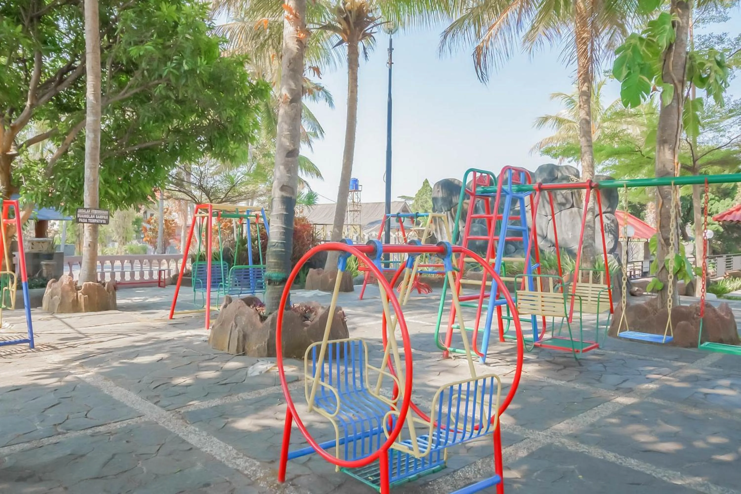 Children play ground in RedDoorz Resort Premium @ Sangkan Hurip Kuningan