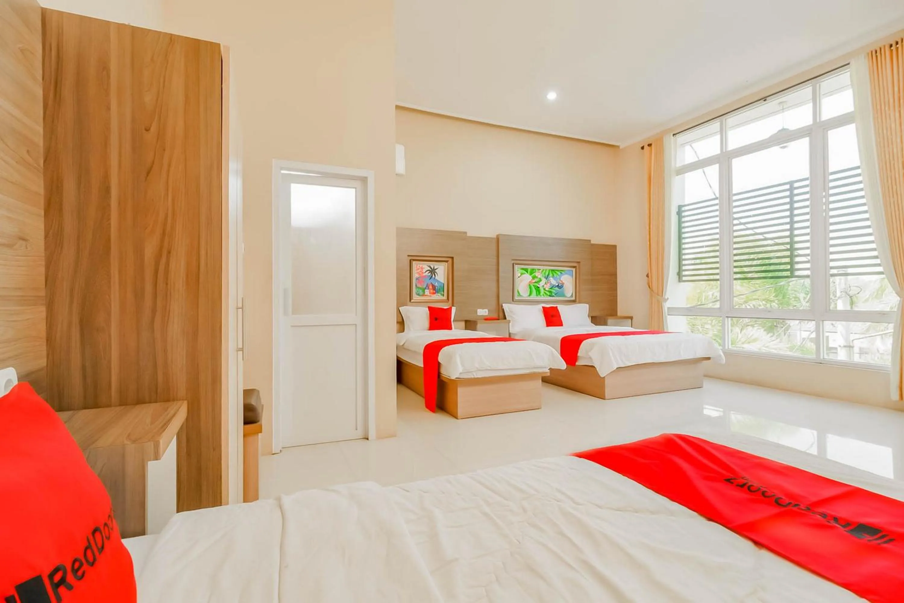 Bed in RedDoorz Resort Premium @ Sangkan Hurip Kuningan