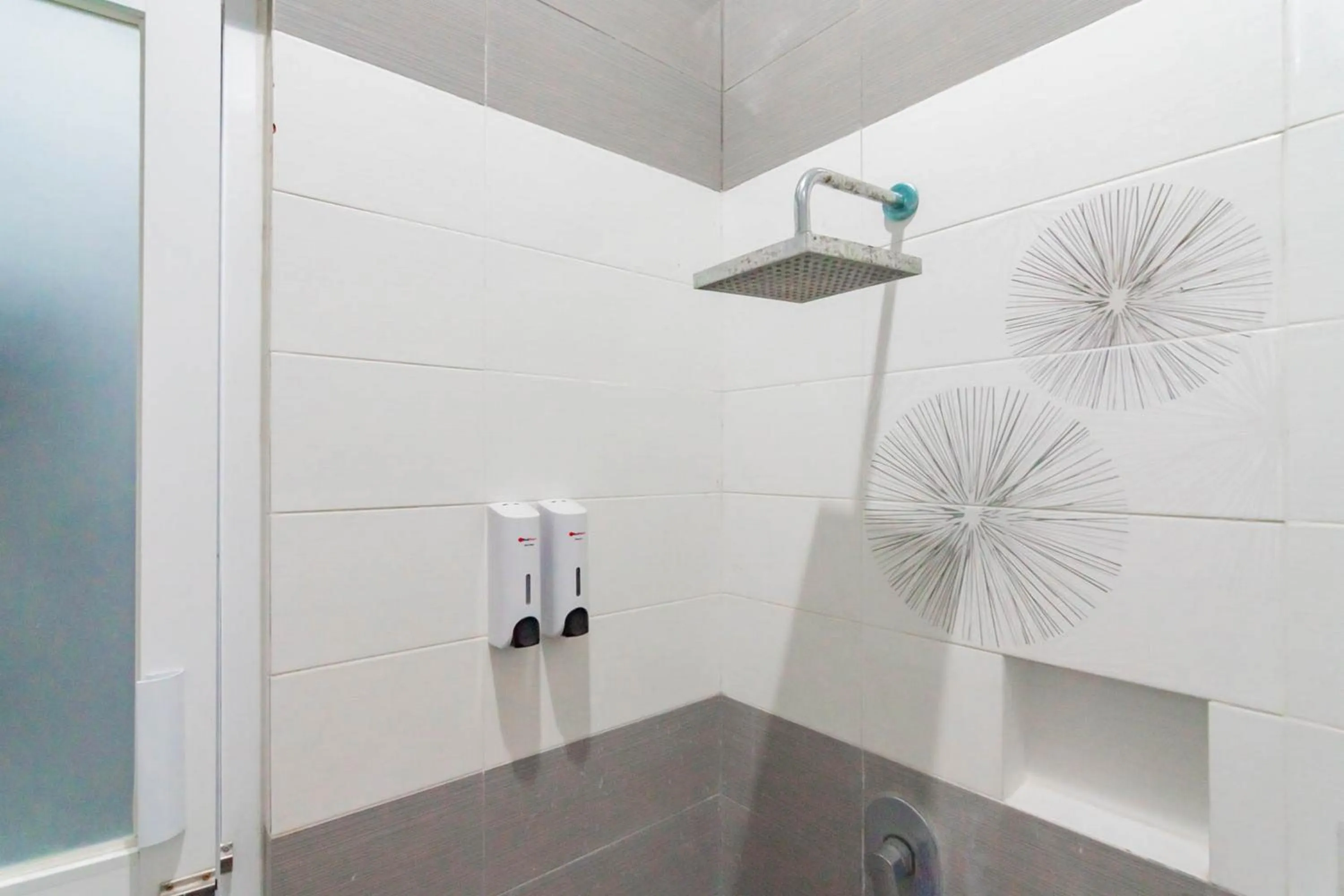 Bathroom in RedDoorz Resort Premium @ Sangkan Hurip Kuningan