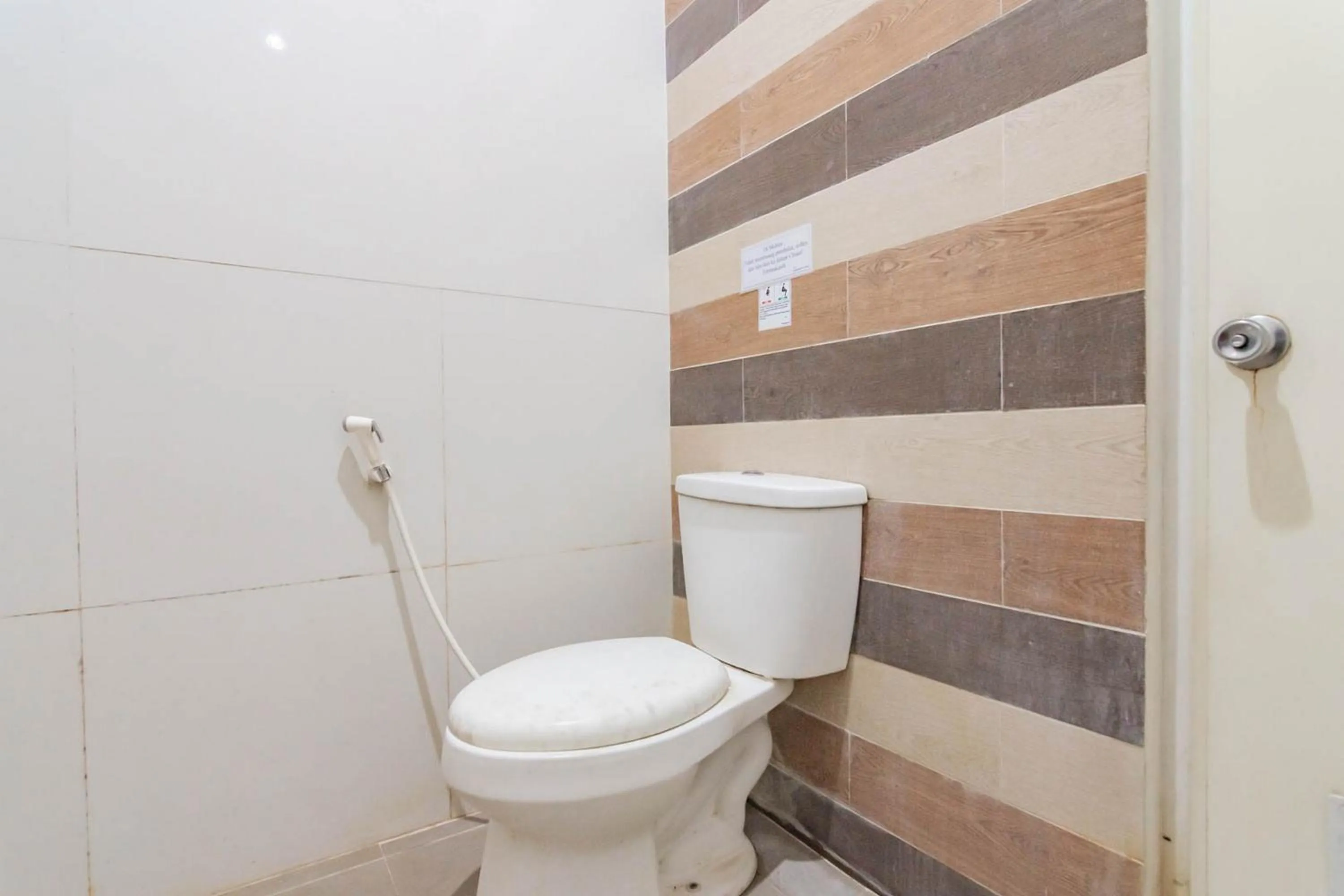 Bathroom in RedDoorz Resort Premium @ Sangkan Hurip Kuningan