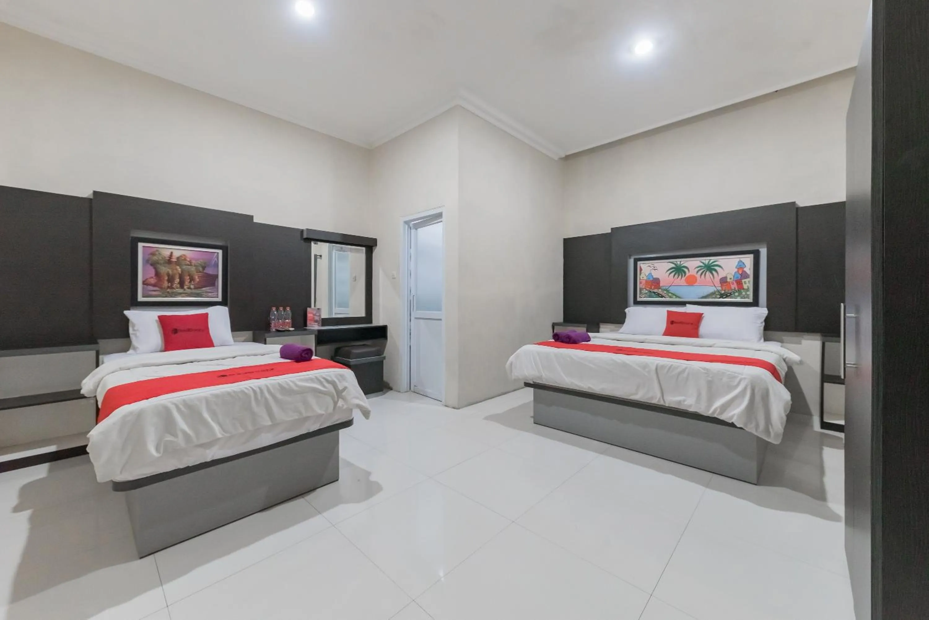 Bed in RedDoorz Resort Premium @ Sangkan Hurip Kuningan