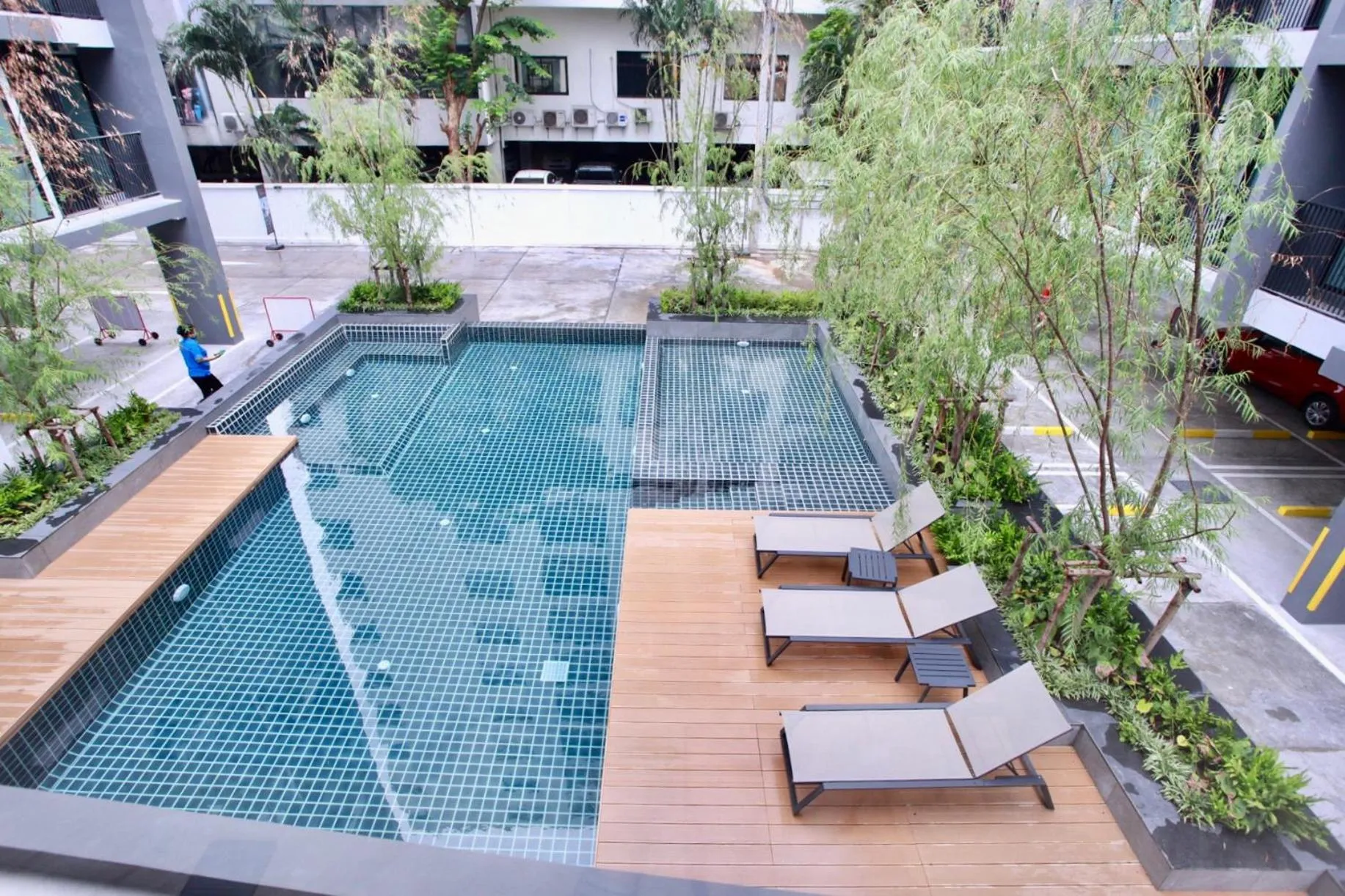 Swimming pool in Comfy Condo On Nut