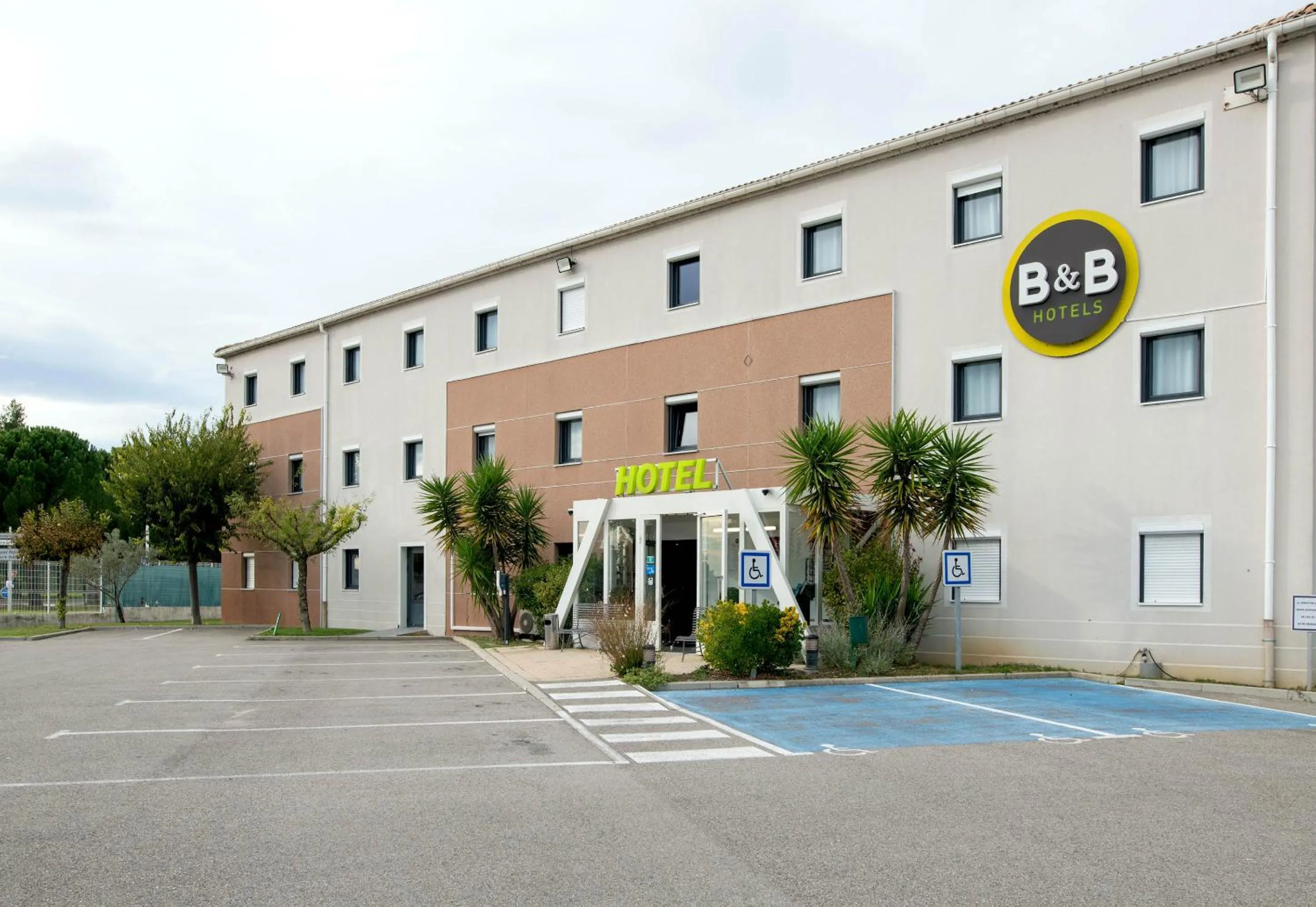 Property building in B&B HOTEL Bollène