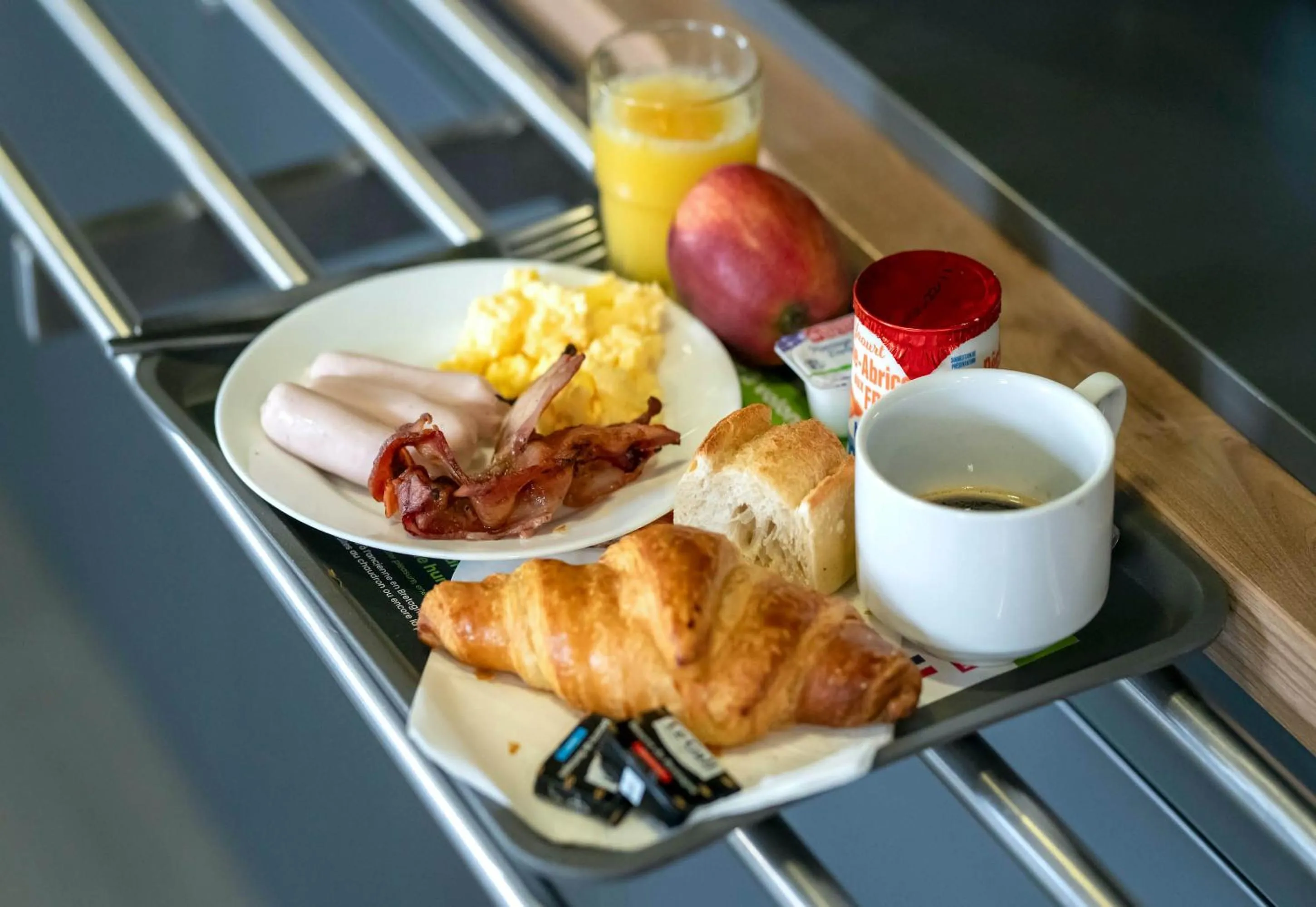 Buffet breakfast in B&B HOTEL Bollène