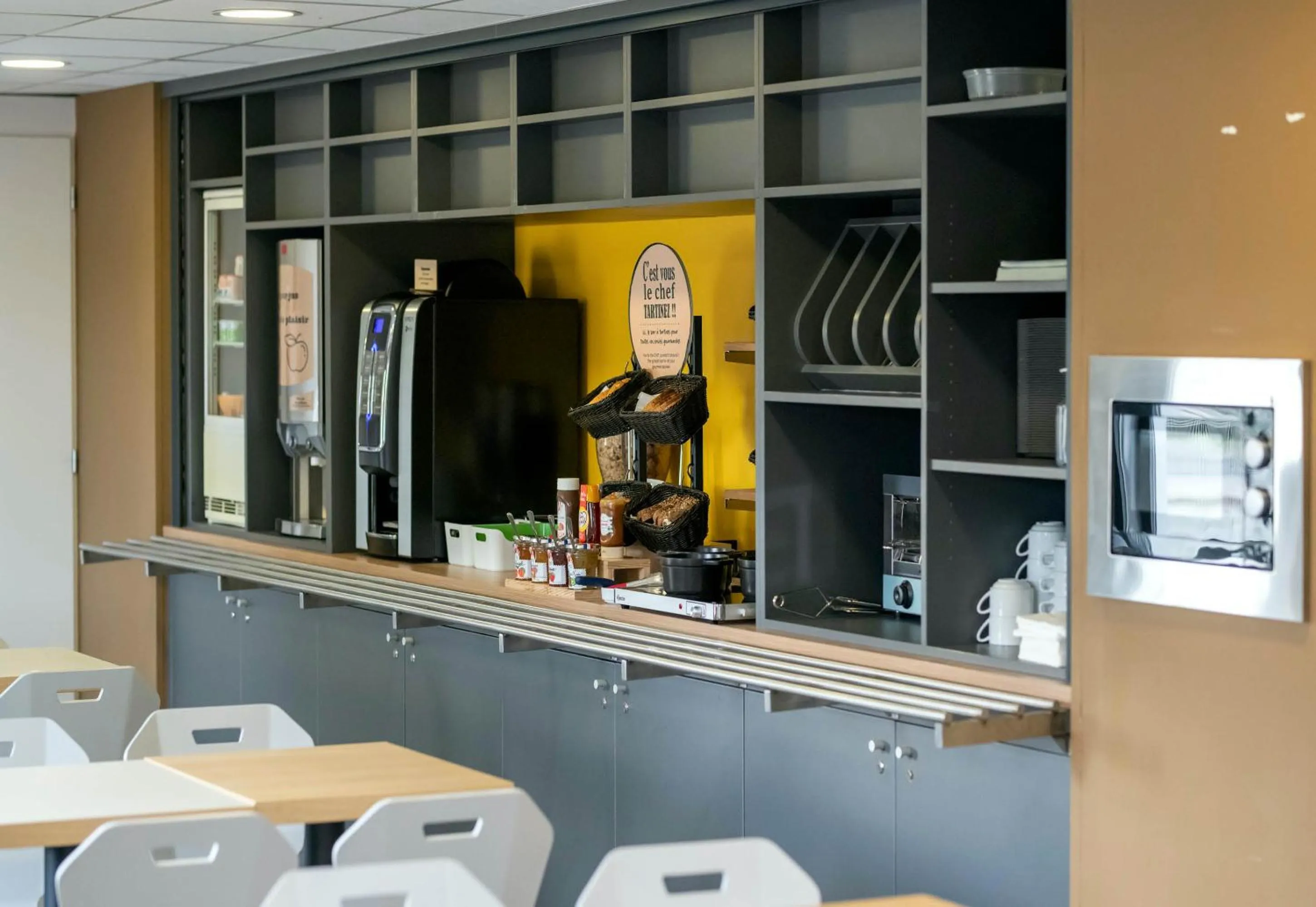 Buffet breakfast in B&B HOTEL Bollène