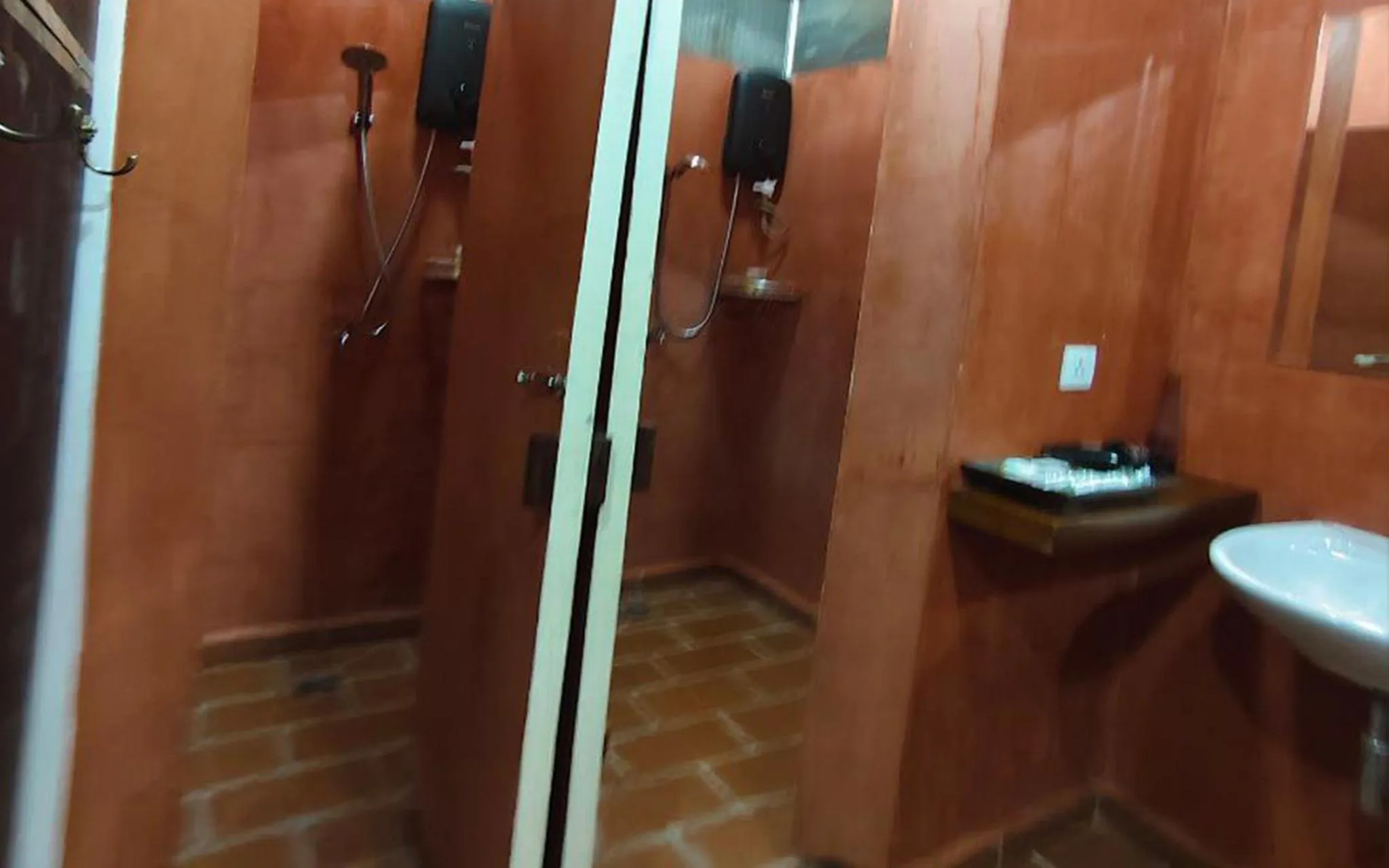 Shower in Baahu Villa