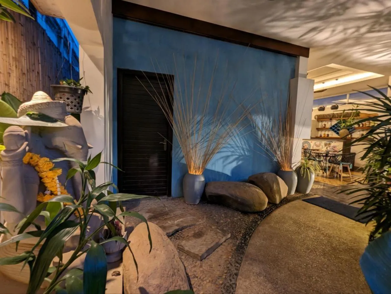 Facade/entrance in Baahu Villa