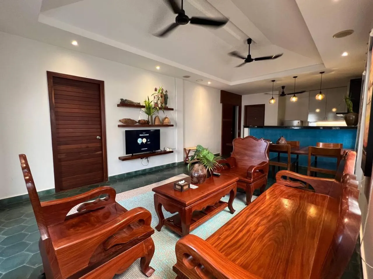 TV and multimedia in Baahu Villa