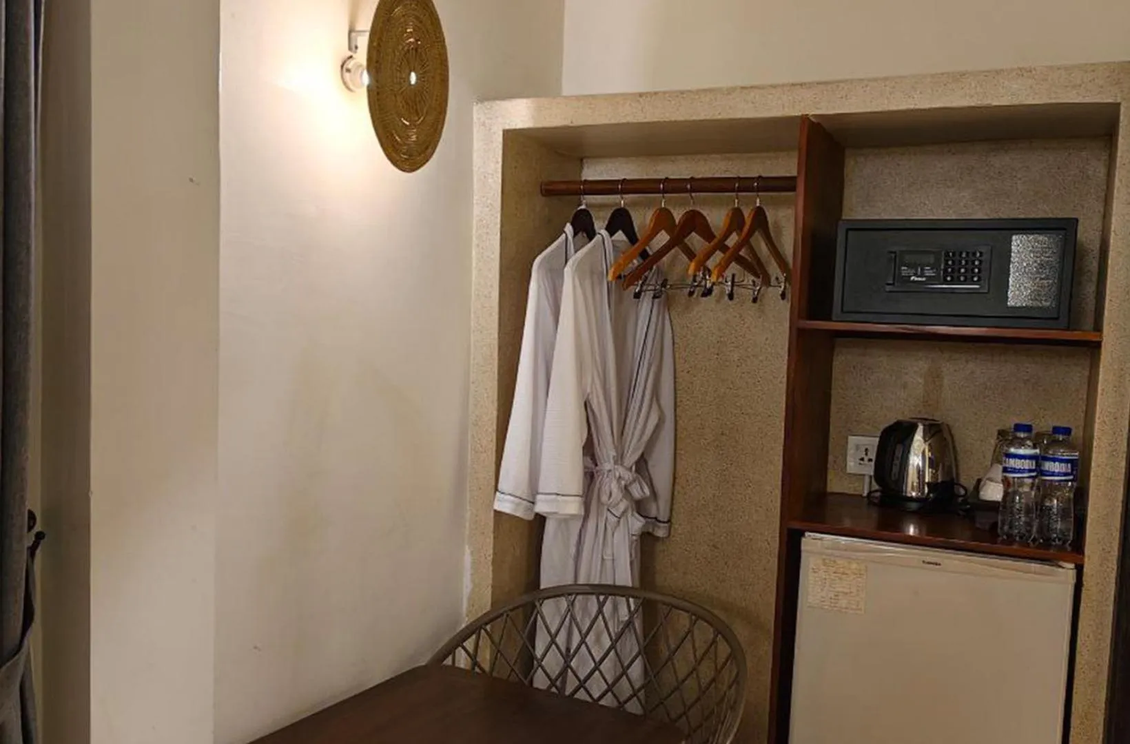 Coffee/tea facilities in Baahu Villa